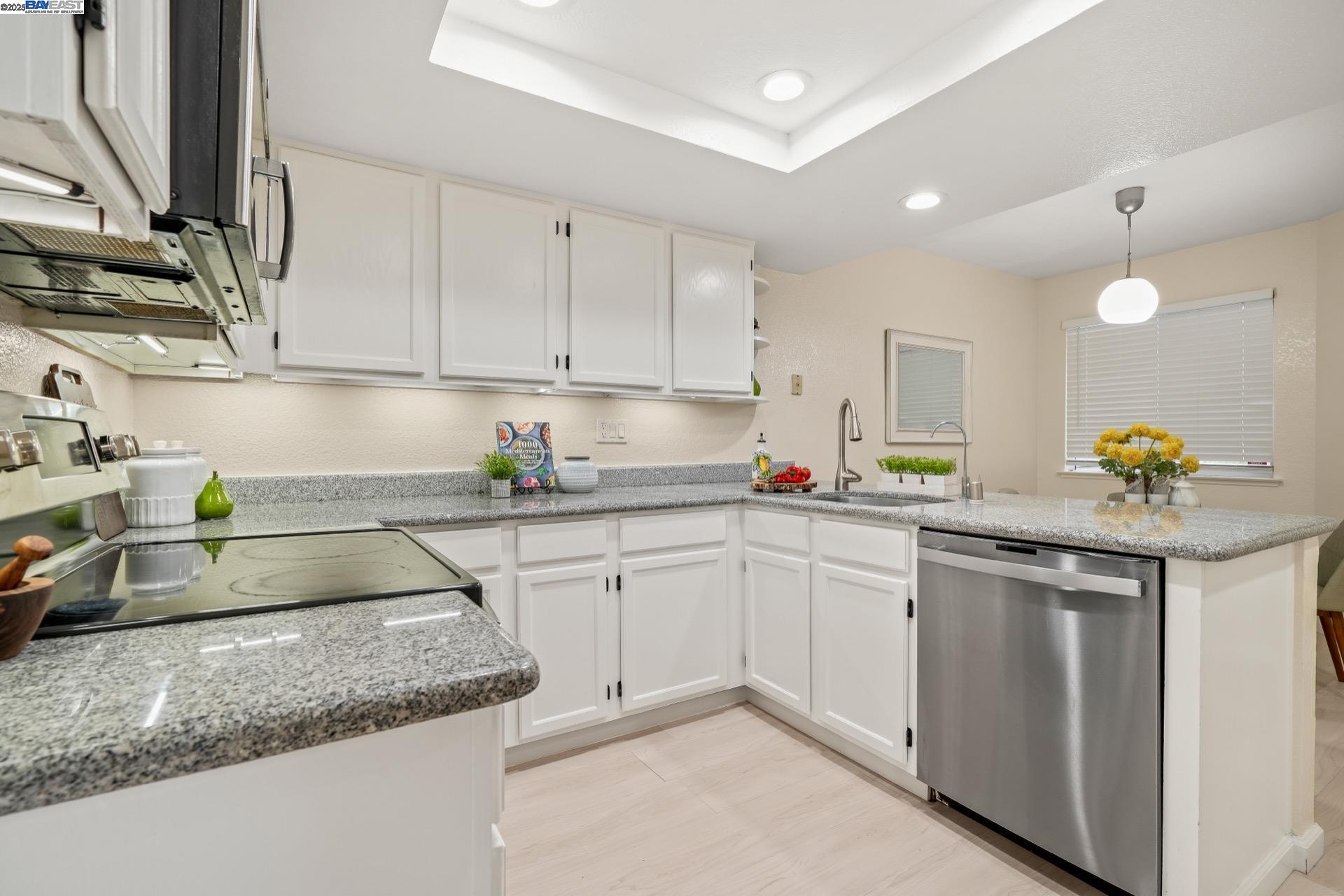 Detail Gallery Image 34 of 60 For 1592 Fairway Green Cir, San Jose,  CA 95131 - 3 Beds | 2/1 Baths