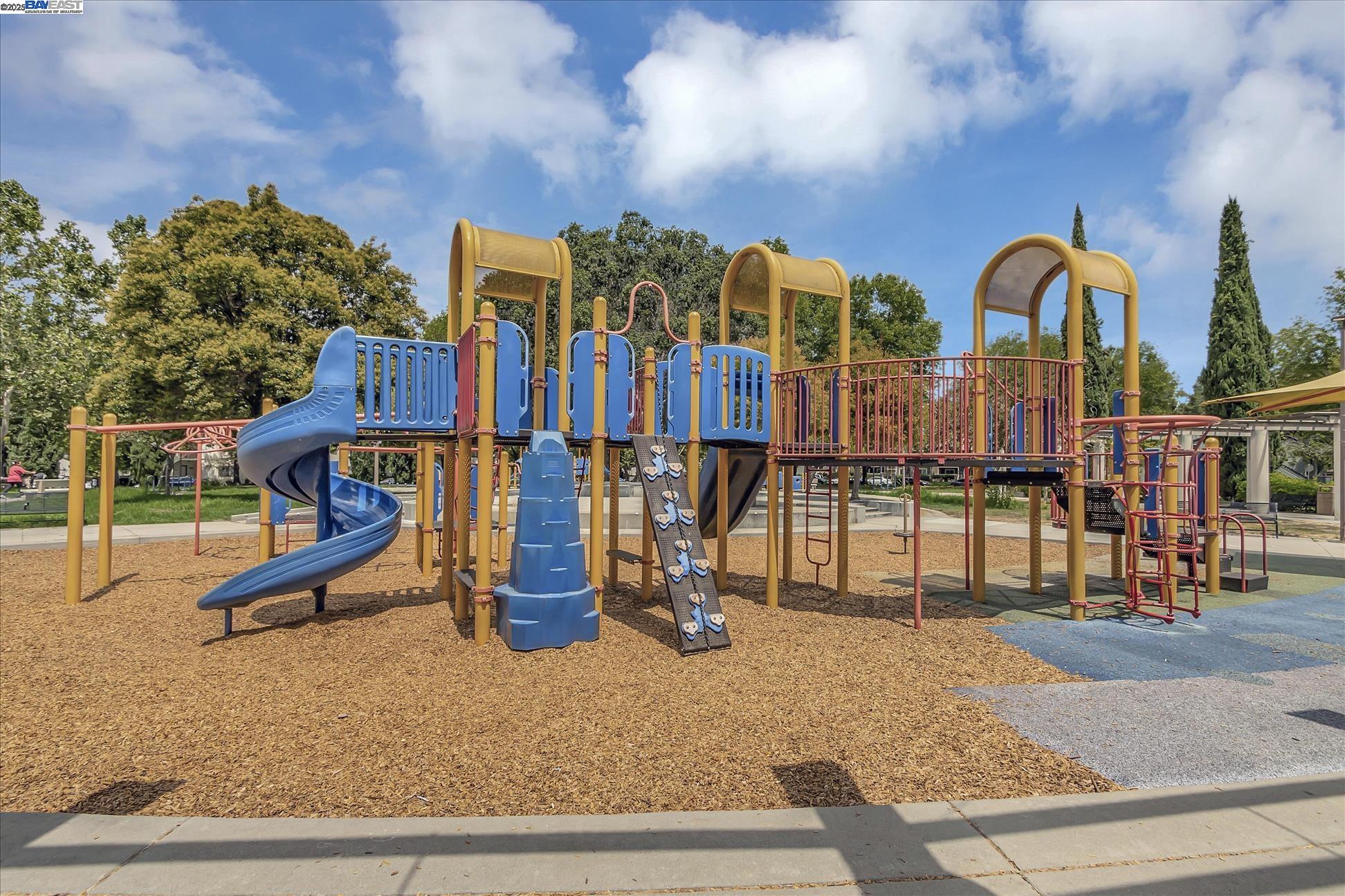 Detail Gallery Image 49 of 60 For 1592 Fairway Green Cir, San Jose,  CA 95131 - 3 Beds | 2/1 Baths