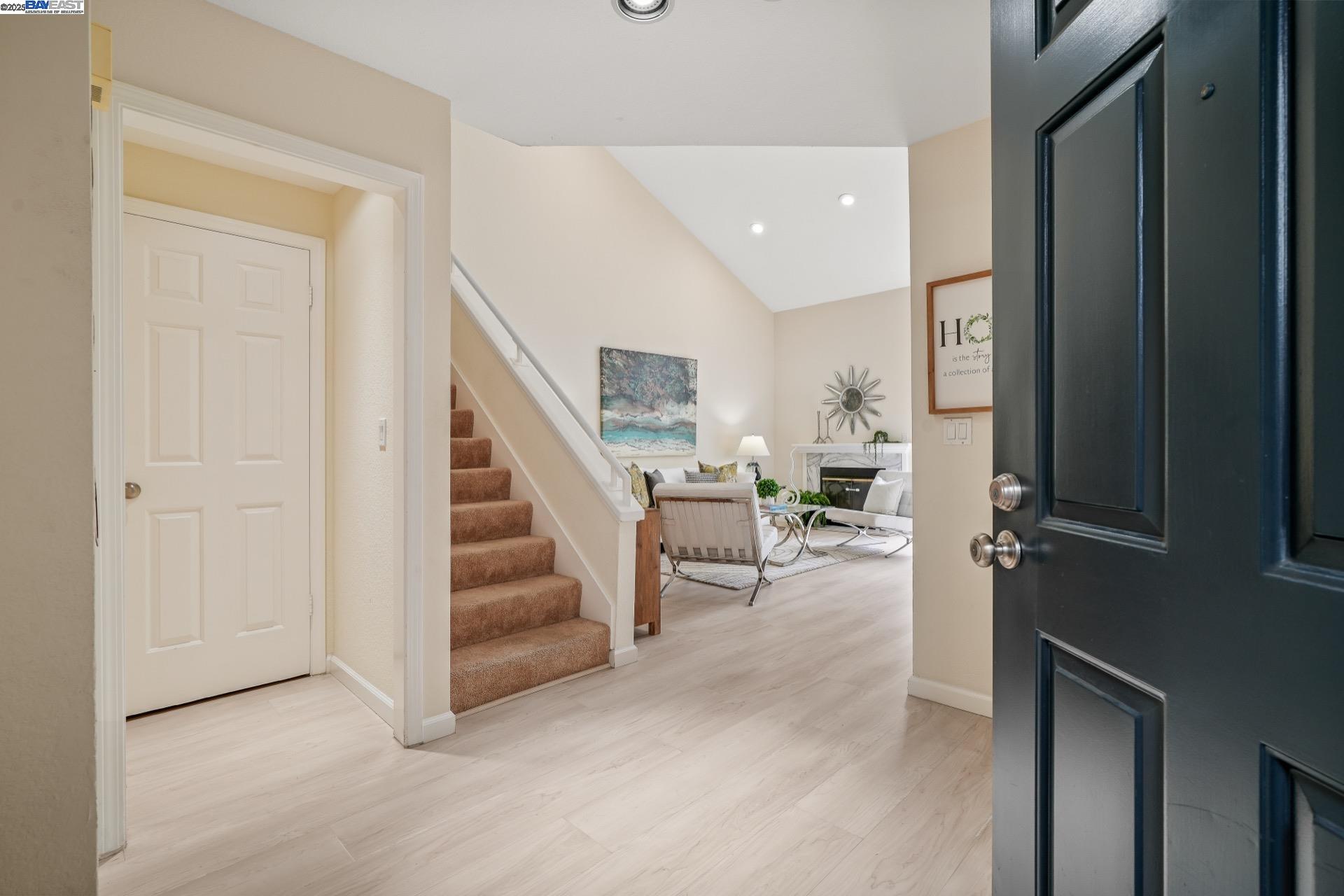 Detail Gallery Image 6 of 60 For 1592 Fairway Green Cir, San Jose,  CA 95131 - 3 Beds | 2/1 Baths