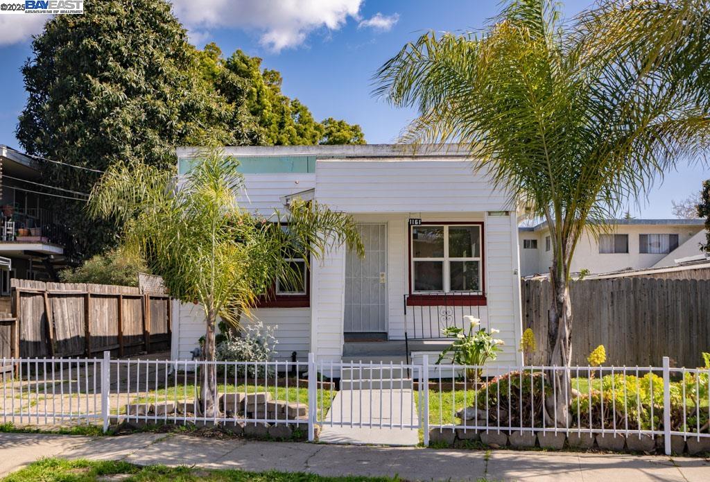 Detail Gallery Image 1 of 1 For 1161 Westbay Ave, San Leandro,  CA 94577 - 4 Beds | 2 Baths