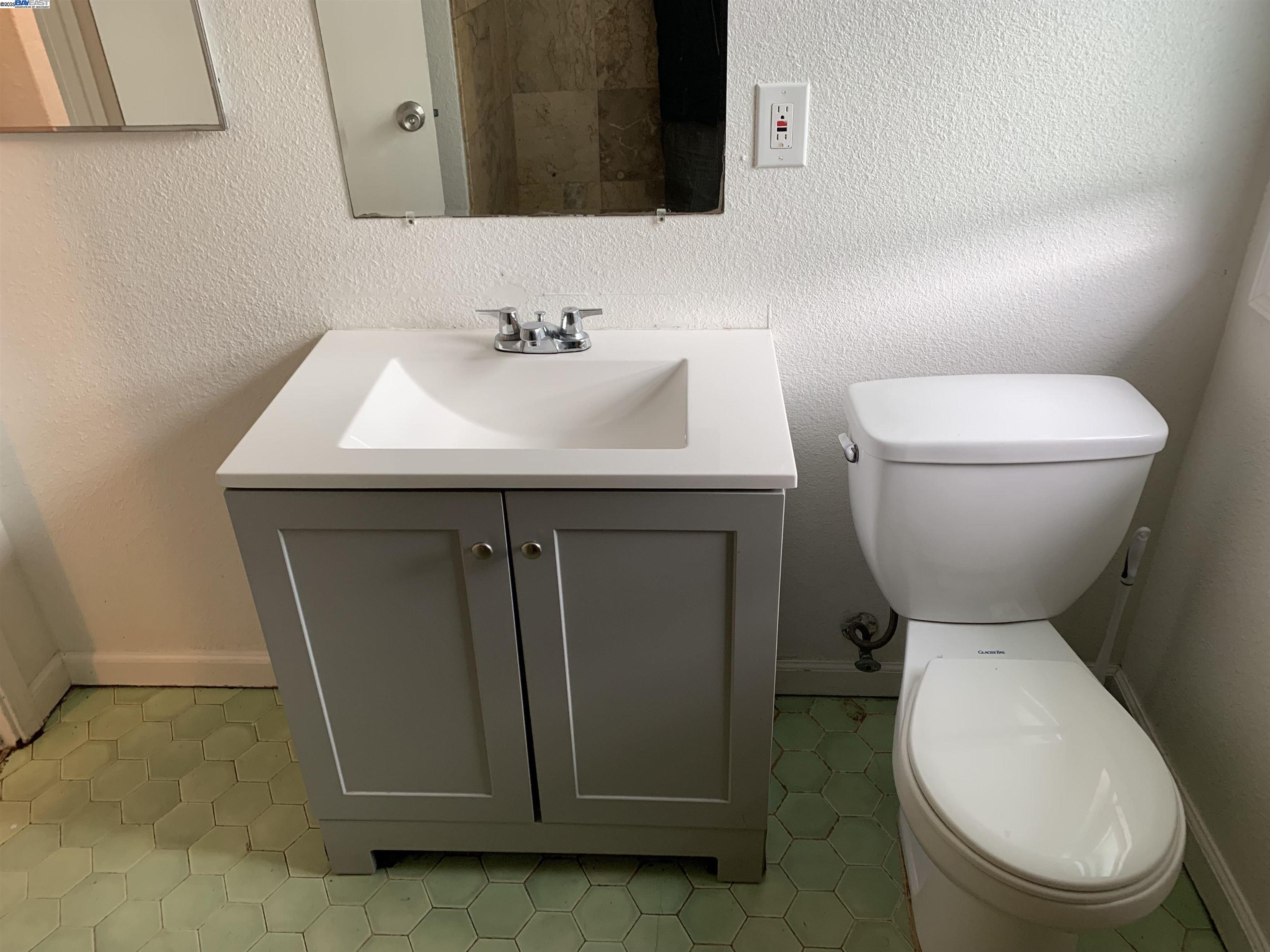 Detail Gallery Image 7 of 16 For 1933 103rd. Ave., Oakland,  CA 94603 - 2 Beds | 1 Baths