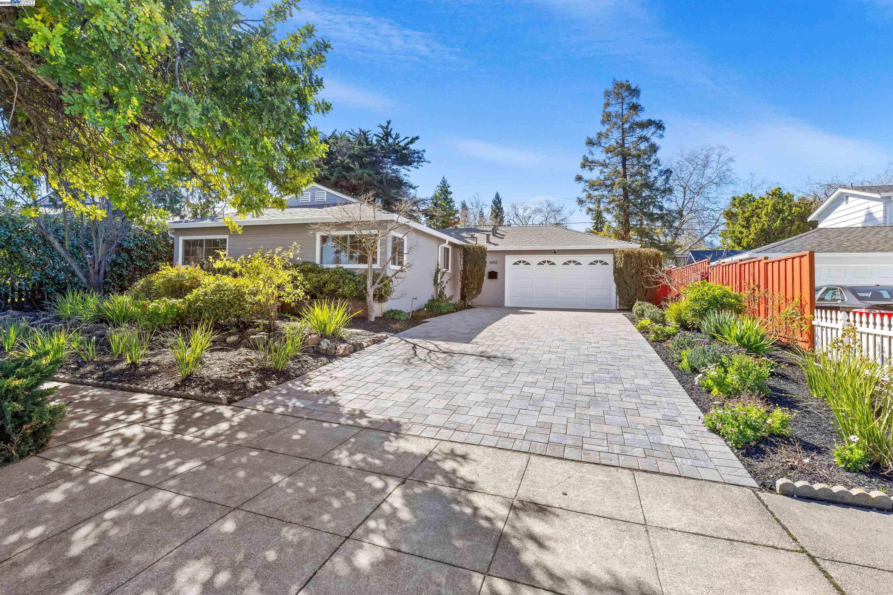 Detail Gallery Image 1 of 38 For 1692 Maryland St, Redwood City,  CA 94061 - 3 Beds | 3/1 Baths