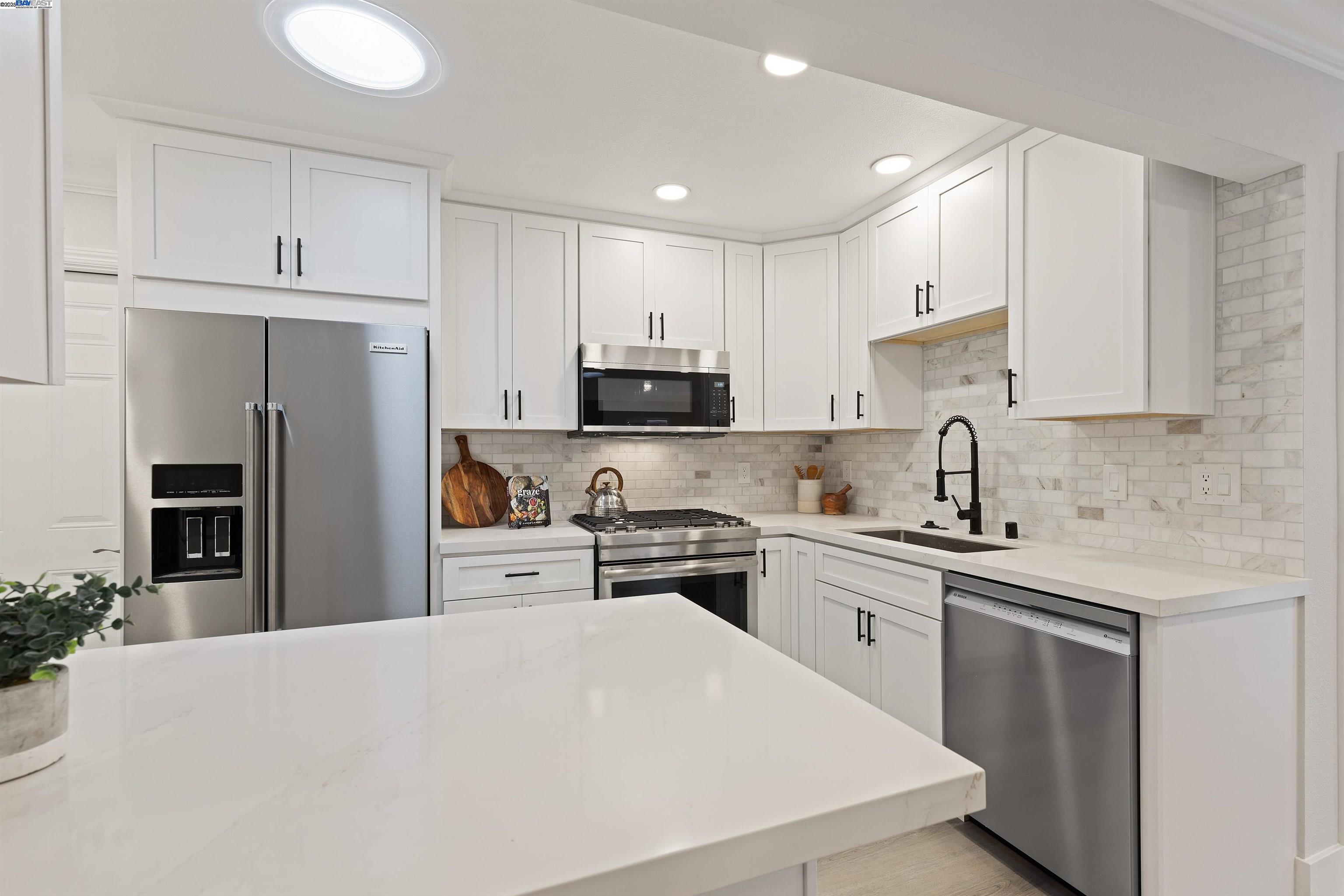 Detail Gallery Image 11 of 38 For 1692 Maryland St, Redwood City,  CA 94061 - 3 Beds | 3/1 Baths