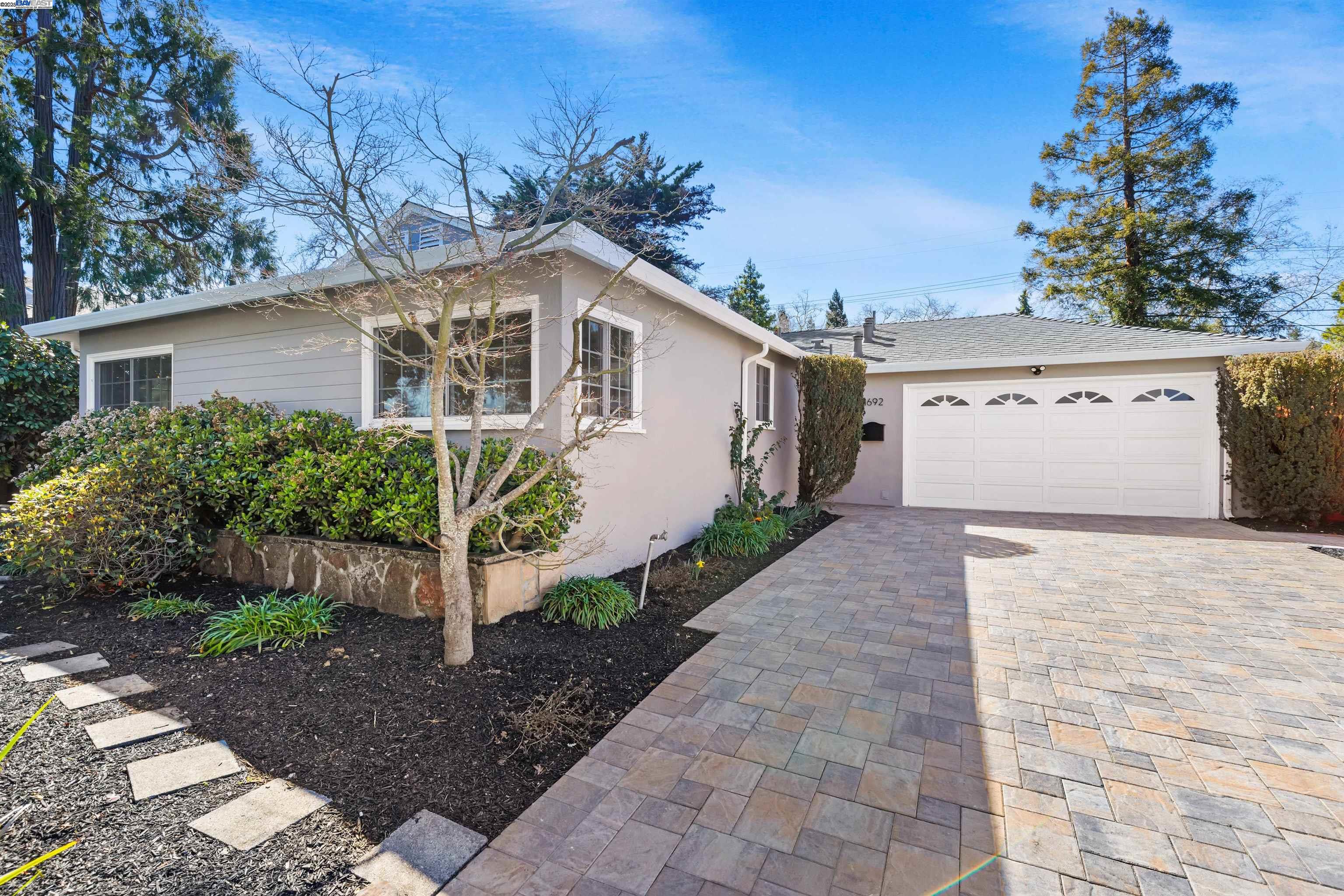 Detail Gallery Image 3 of 38 For 1692 Maryland St, Redwood City,  CA 94061 - 3 Beds | 3/1 Baths
