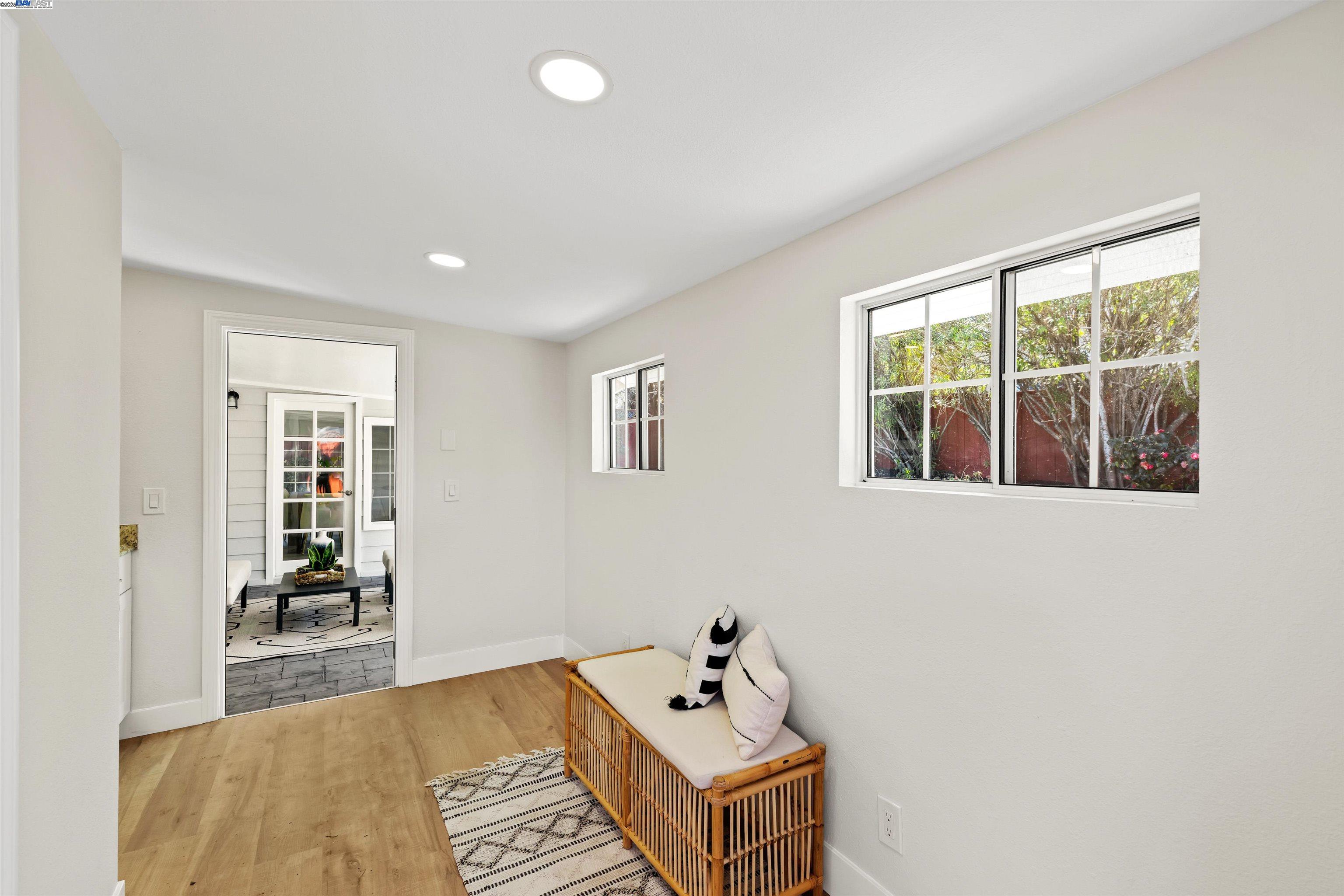 Detail Gallery Image 27 of 38 For 1692 Maryland St, Redwood City,  CA 94061 - 3 Beds | 3/1 Baths