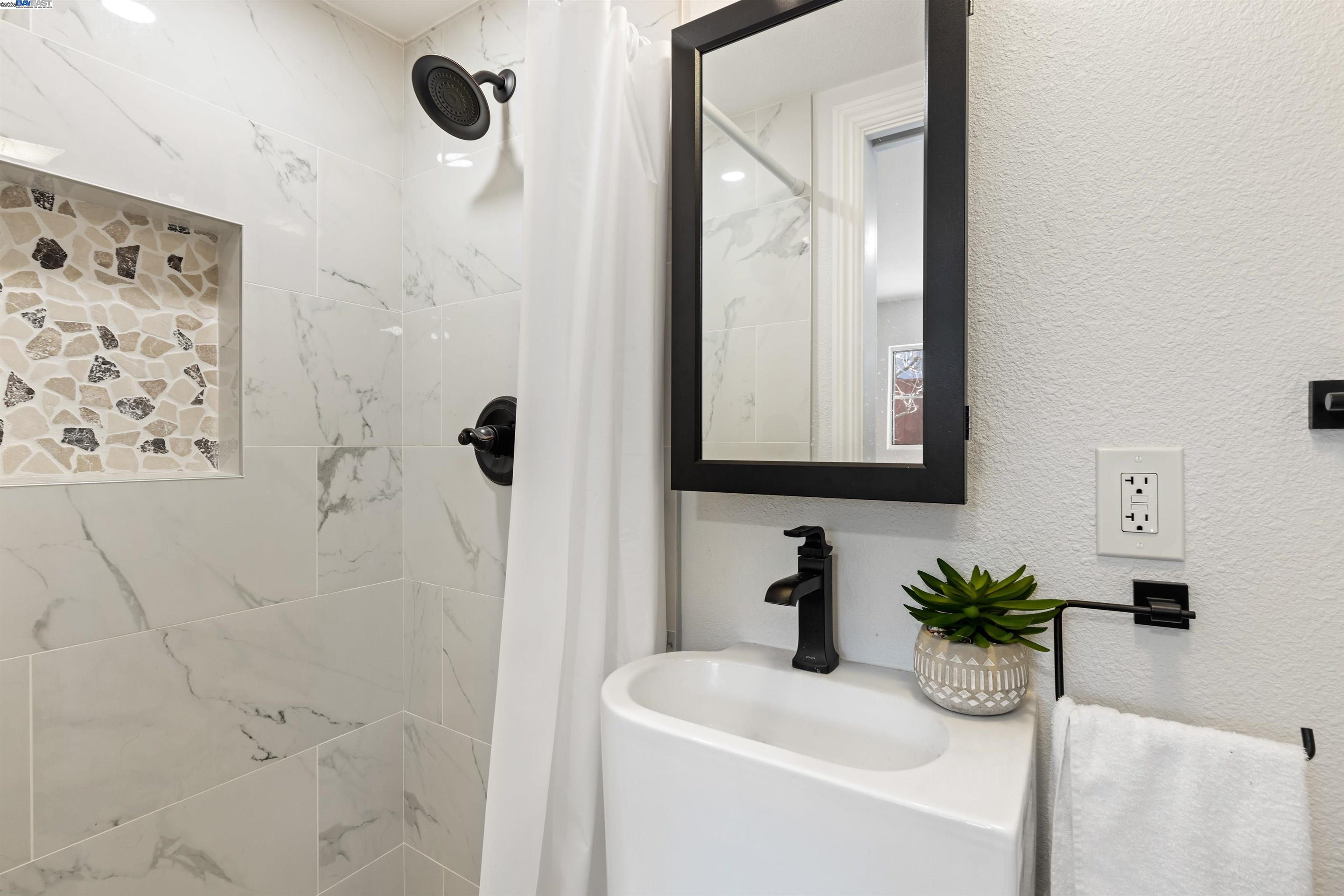 Detail Gallery Image 30 of 38 For 1692 Maryland St, Redwood City,  CA 94061 - 3 Beds | 3/1 Baths