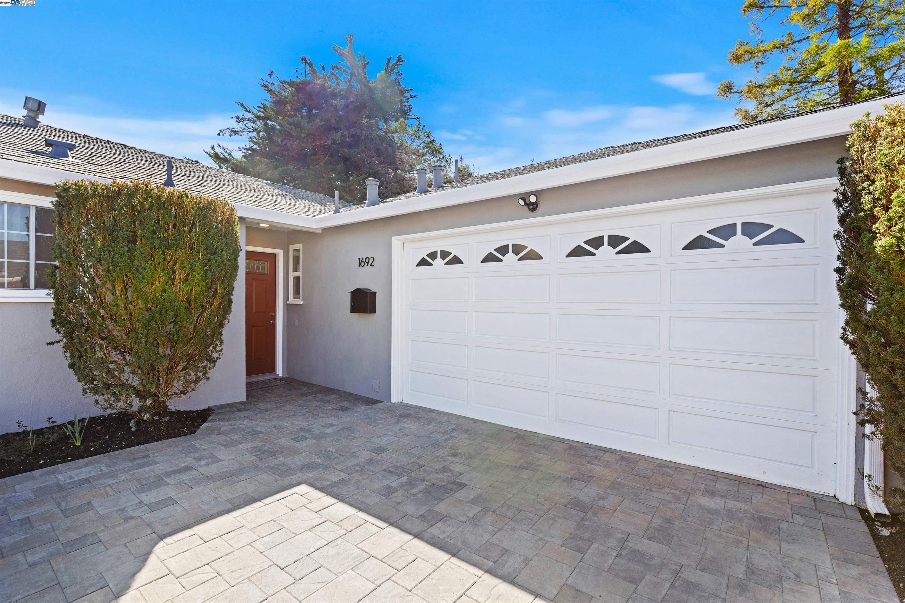 Detail Gallery Image 4 of 38 For 1692 Maryland St, Redwood City,  CA 94061 - 3 Beds | 3/1 Baths