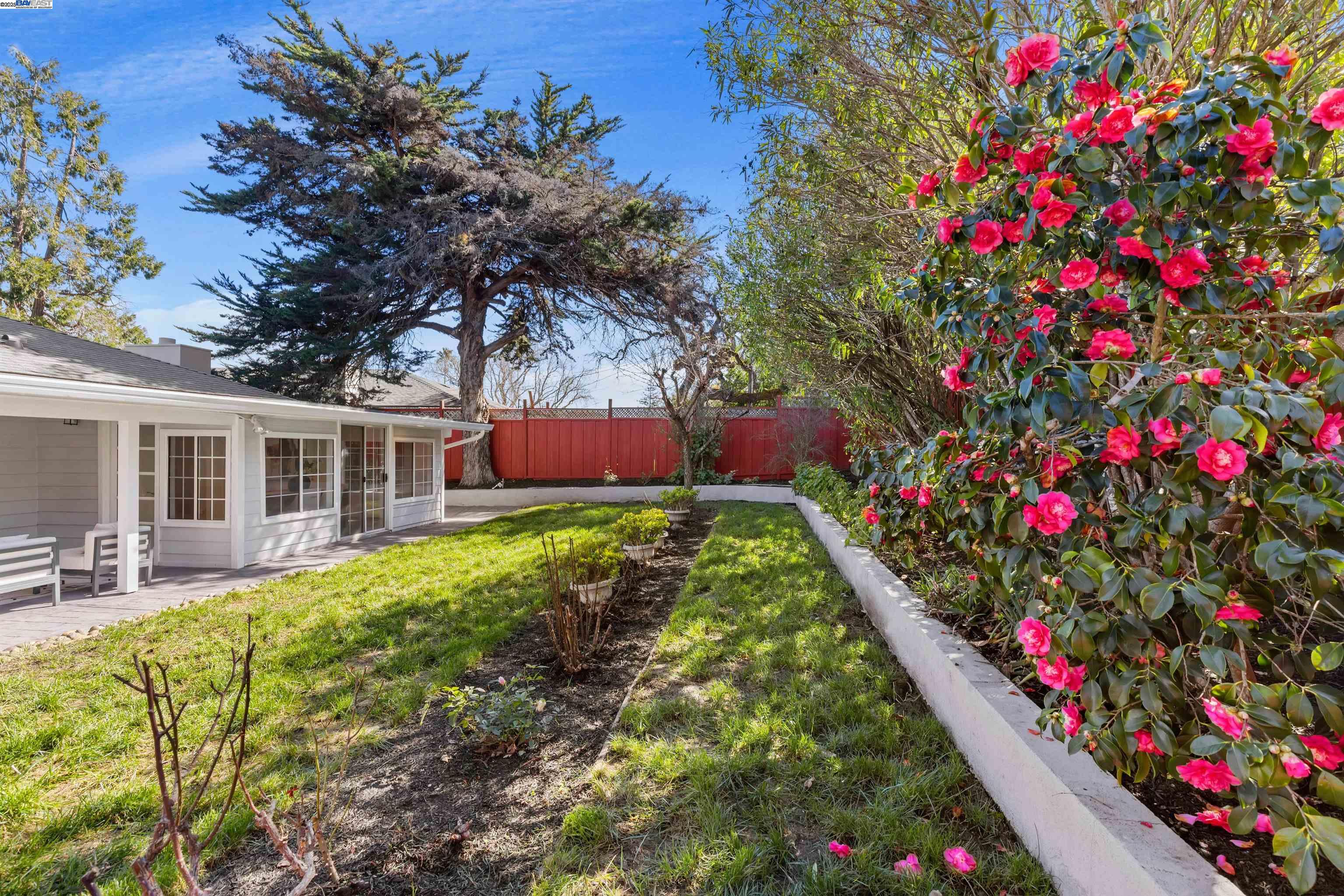Detail Gallery Image 32 of 38 For 1692 Maryland St, Redwood City,  CA 94061 - 3 Beds | 3/1 Baths