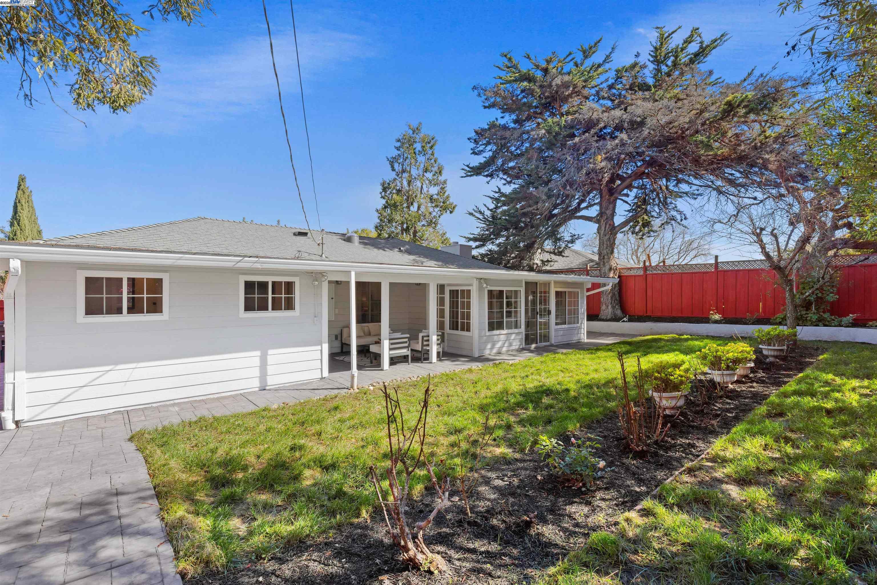 Detail Gallery Image 33 of 38 For 1692 Maryland St, Redwood City,  CA 94061 - 3 Beds | 3/1 Baths