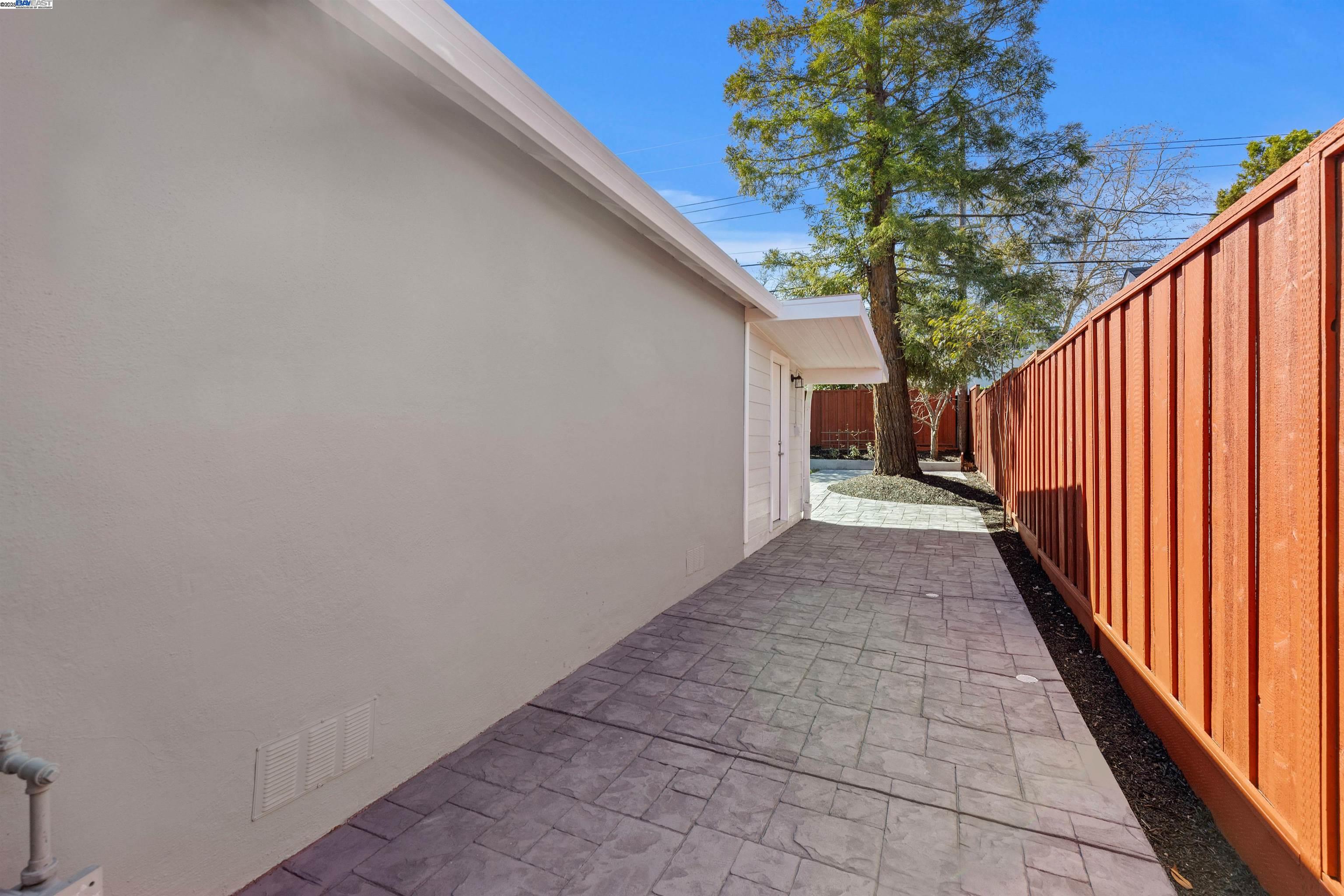 Detail Gallery Image 35 of 38 For 1692 Maryland St, Redwood City,  CA 94061 - 3 Beds | 3/1 Baths