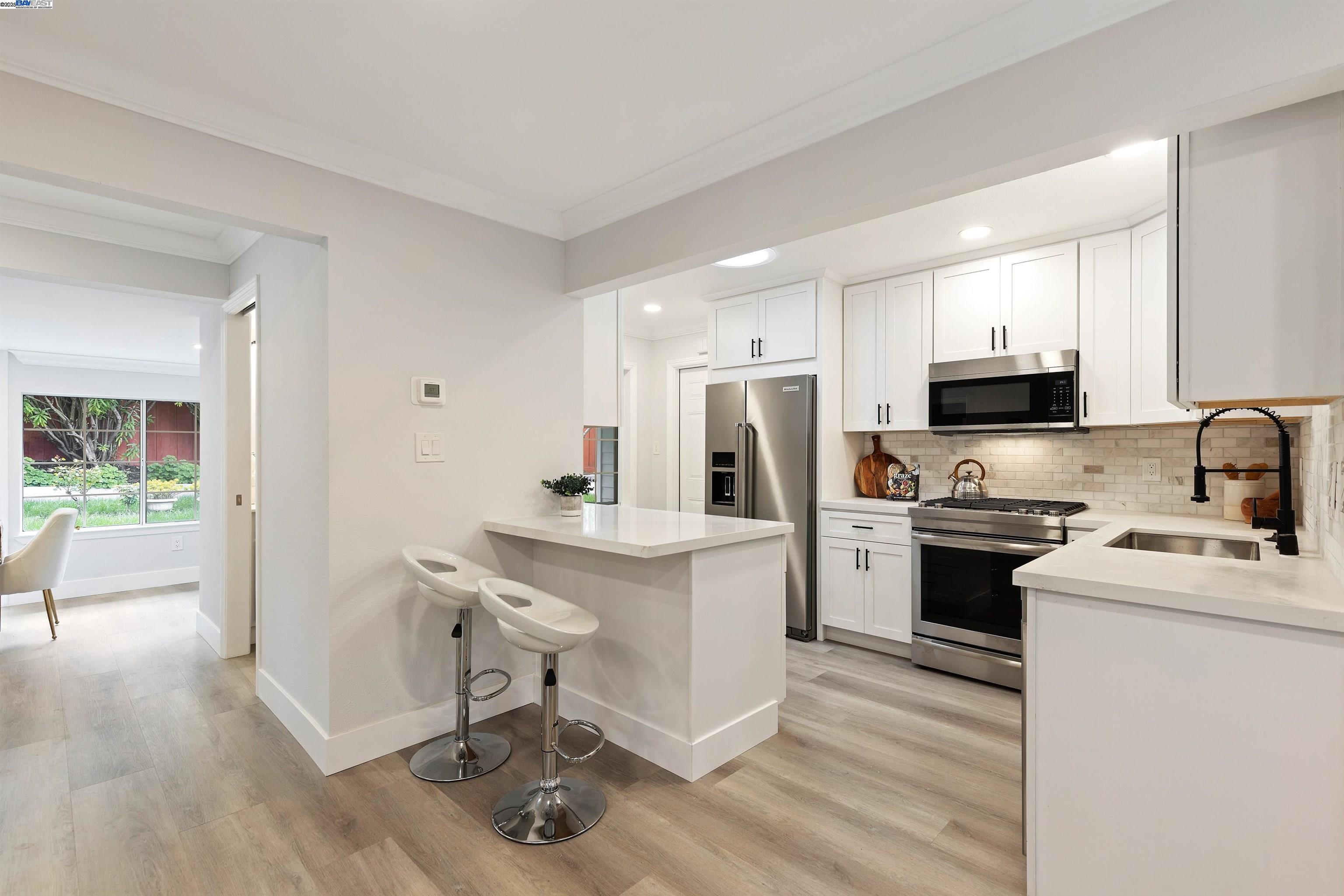 Detail Gallery Image 9 of 38 For 1692 Maryland St, Redwood City,  CA 94061 - 3 Beds | 3/1 Baths