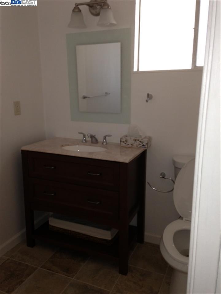 Detail Gallery Image 4 of 7 For 939 Rose Ave, Pleasanton,  CA 94566-6411 - 2 Beds | 1 Baths