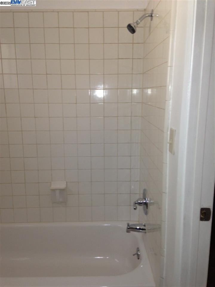 Detail Gallery Image 5 of 7 For 939 Rose Ave, Pleasanton,  CA 94566-6411 - 2 Beds | 1 Baths