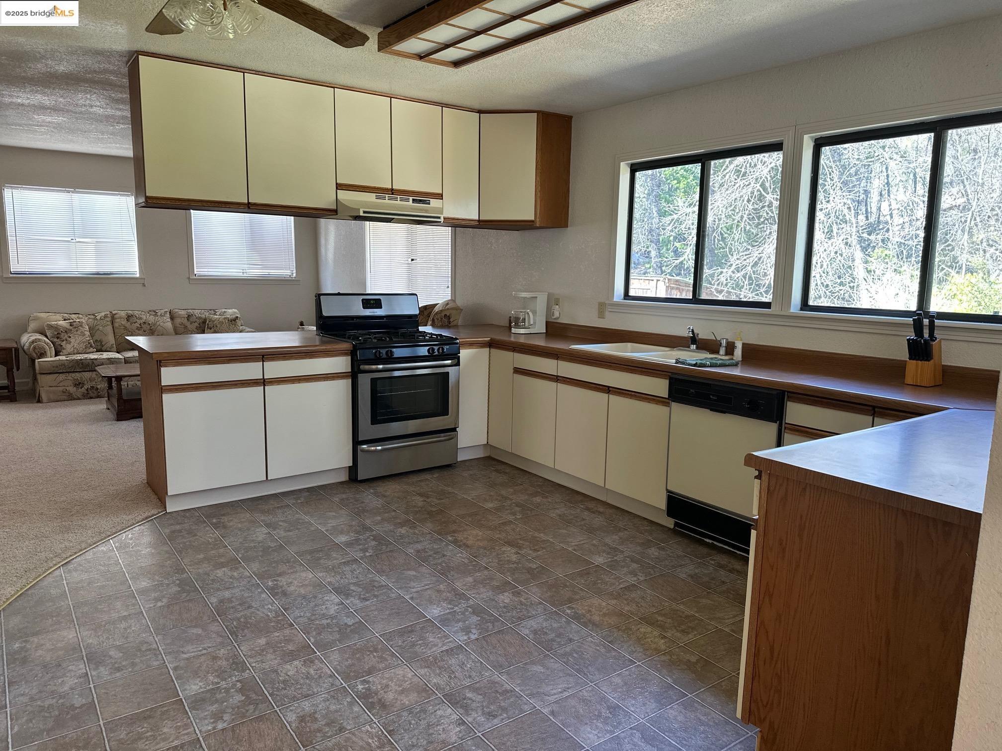 Detail Gallery Image 14 of 37 For 10967 Smith Station Rd., Groveland,  CA 95321 - 2 Beds | 2 Baths