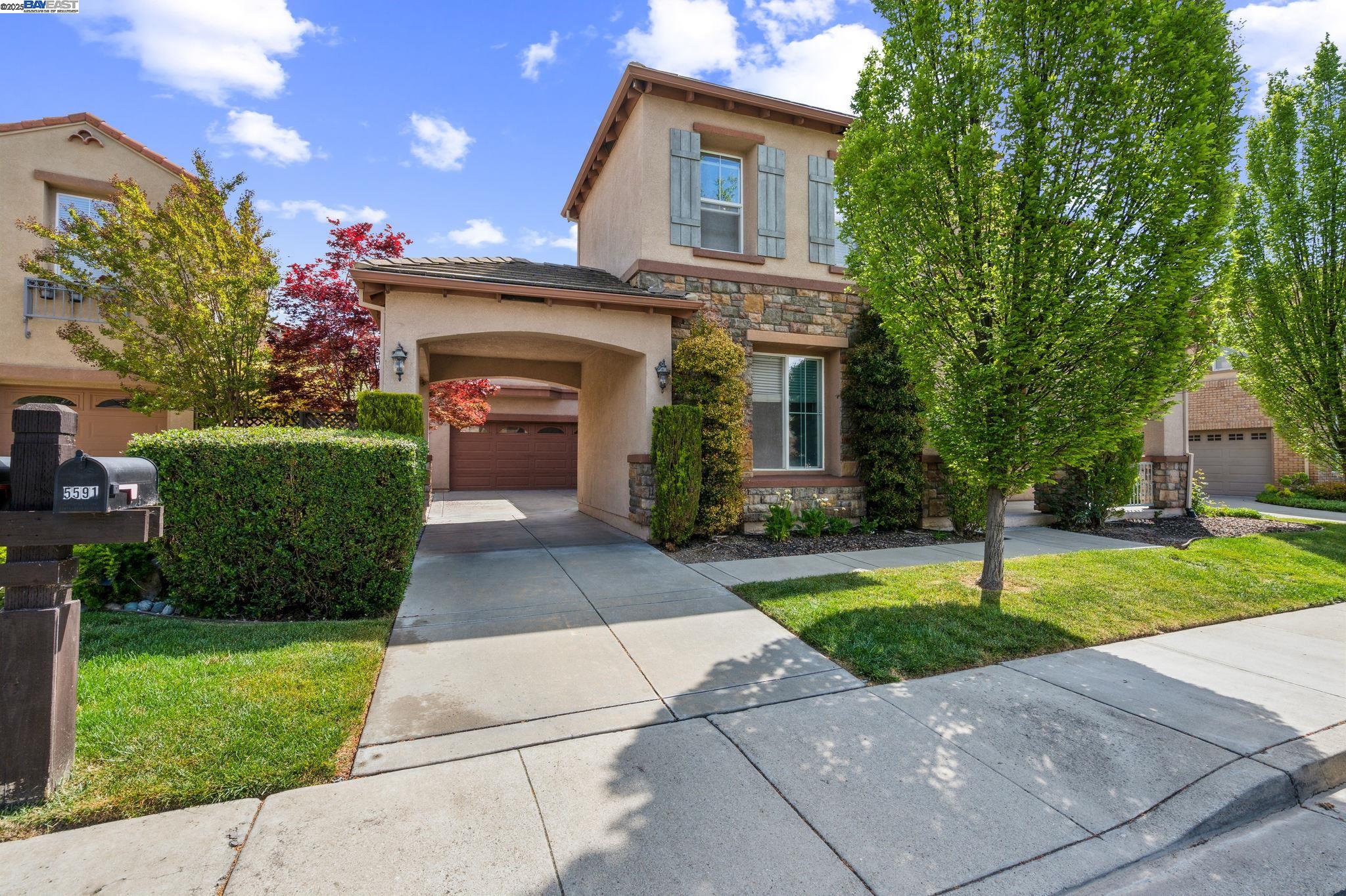 Detail Gallery Image 2 of 24 For 5591 Newfields Ln, Dublin,  CA 94568-8779 - 5 Beds | 4 Baths
