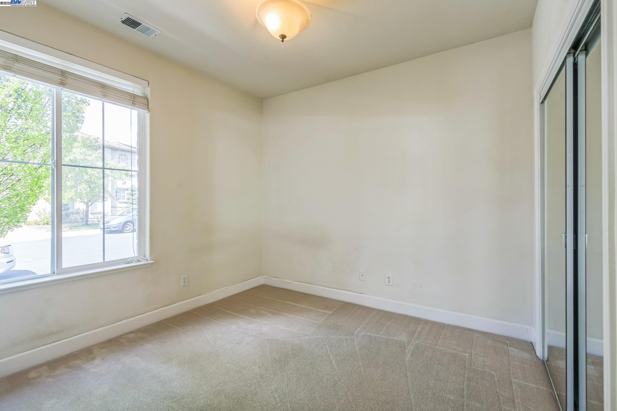 Detail Gallery Image 16 of 24 For 5591 Newfields Ln, Dublin,  CA 94568-8779 - 5 Beds | 4 Baths