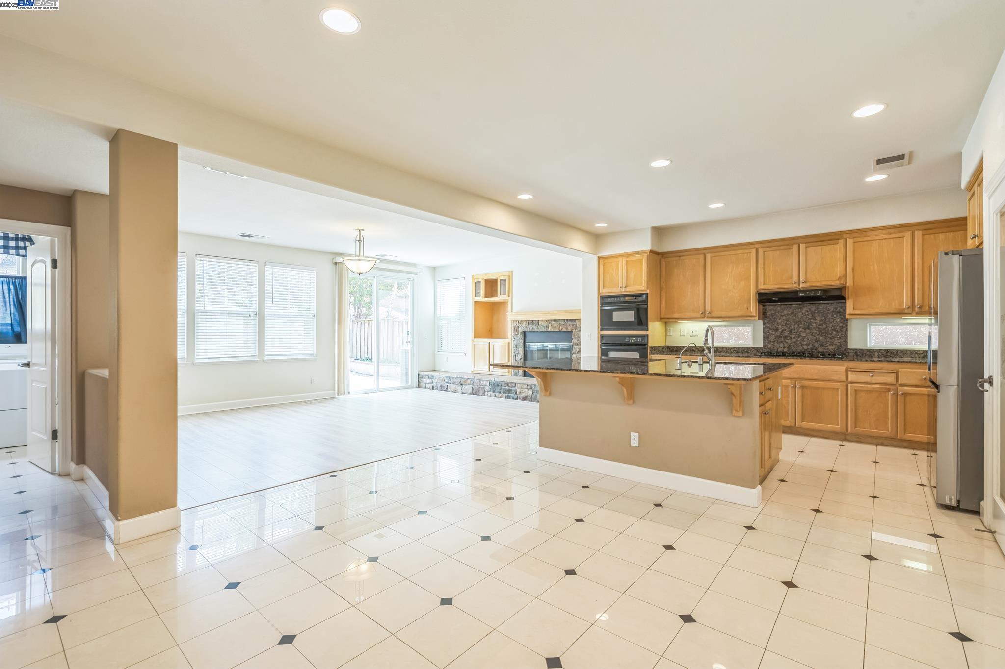 Detail Gallery Image 5 of 24 For 5591 Newfields Ln, Dublin,  CA 94568-8779 - 5 Beds | 4 Baths