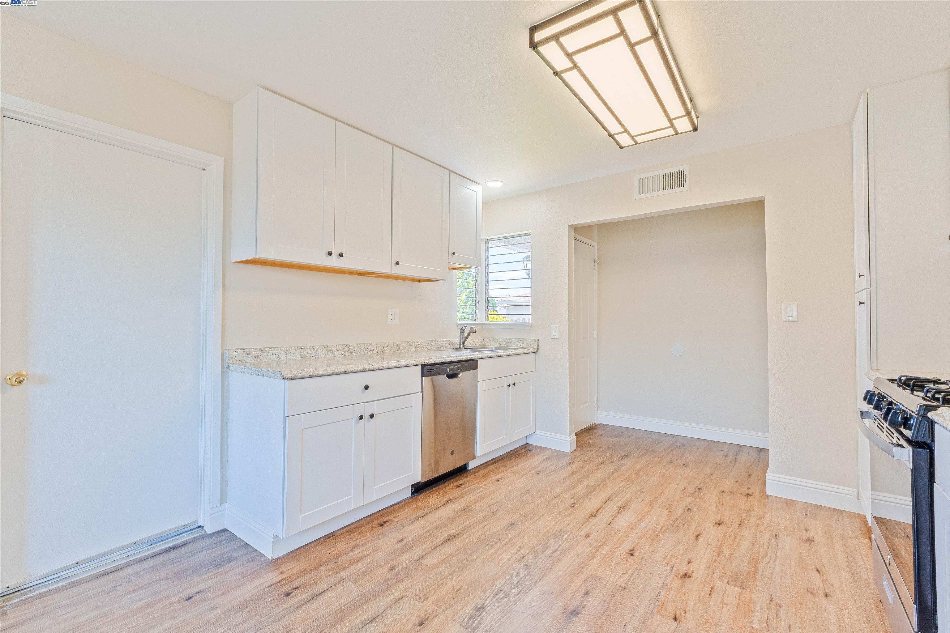 Detail Gallery Image 10 of 25 For 157 Argonaut St, Manteca,  CA 95336 - 3 Beds | 2 Baths