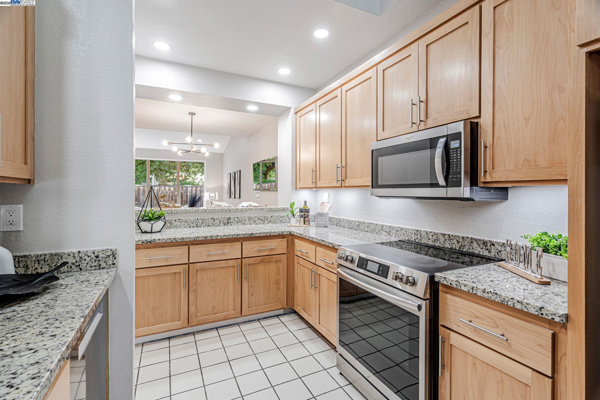 Detail Gallery Image 12 of 26 For 419 Saint Emilion Ct, Mountain View,  CA 94043 - 3 Beds | 2/1 Baths