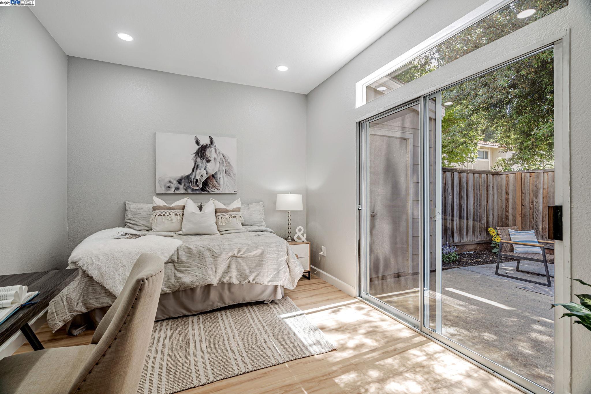 Detail Gallery Image 15 of 26 For 419 Saint Emilion Ct, Mountain View,  CA 94043 - 3 Beds | 2/1 Baths
