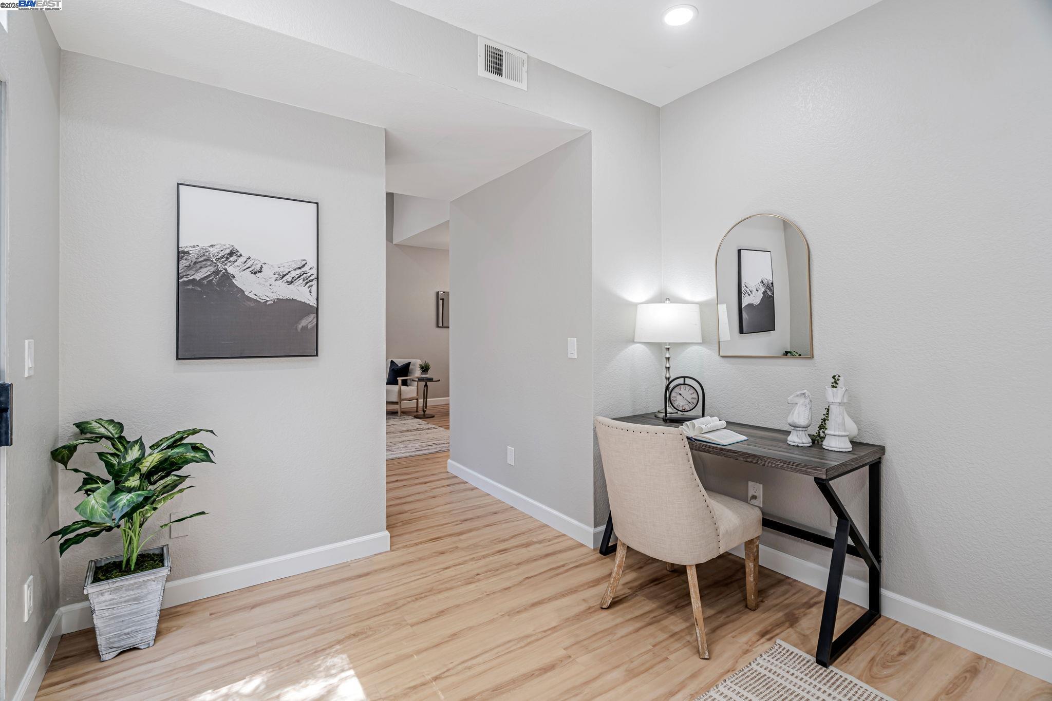 Detail Gallery Image 16 of 26 For 419 Saint Emilion Ct, Mountain View,  CA 94043 - 3 Beds | 2/1 Baths