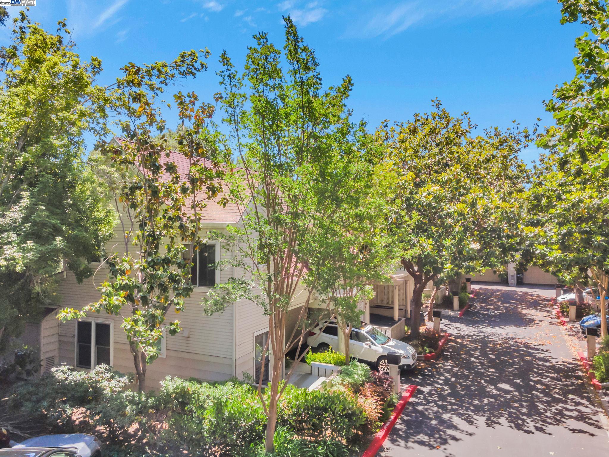 Detail Gallery Image 20 of 26 For 419 Saint Emilion Ct, Mountain View,  CA 94043 - 3 Beds | 2/1 Baths