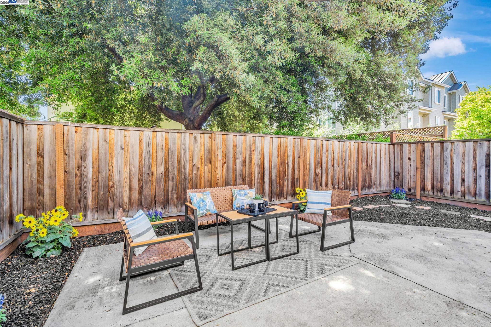 Detail Gallery Image 21 of 26 For 419 Saint Emilion Ct, Mountain View,  CA 94043 - 3 Beds | 2/1 Baths