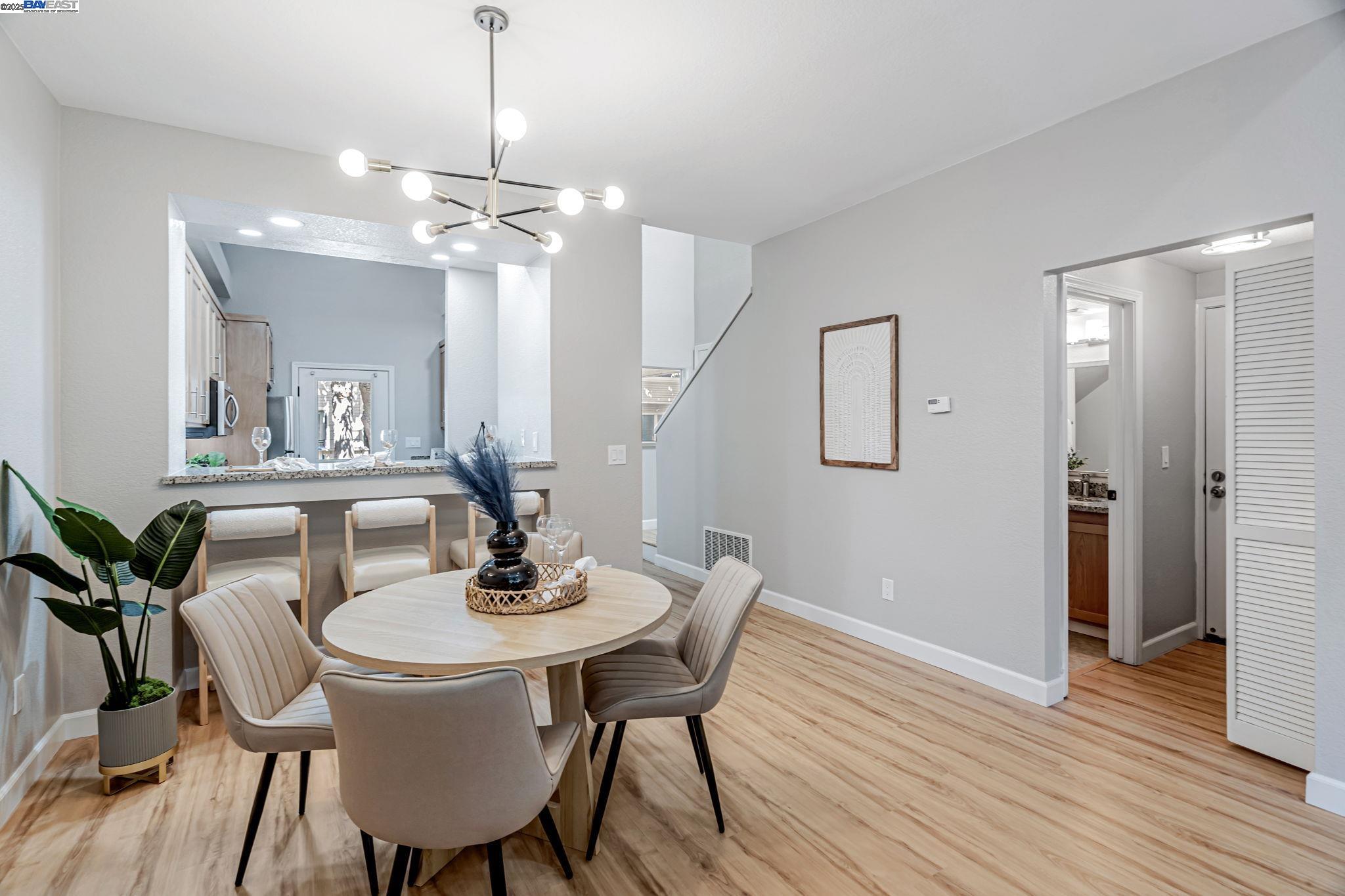 Detail Gallery Image 7 of 26 For 419 Saint Emilion Ct, Mountain View,  CA 94043 - 3 Beds | 2/1 Baths