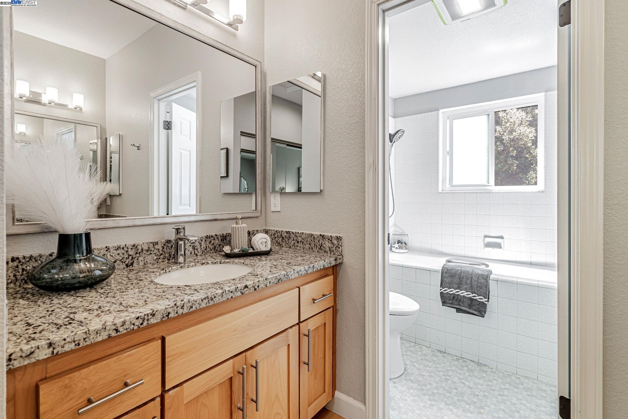 Detail Gallery Image 10 of 26 For 419 Saint Emilion Ct, Mountain View,  CA 94043 - 3 Beds | 2/1 Baths