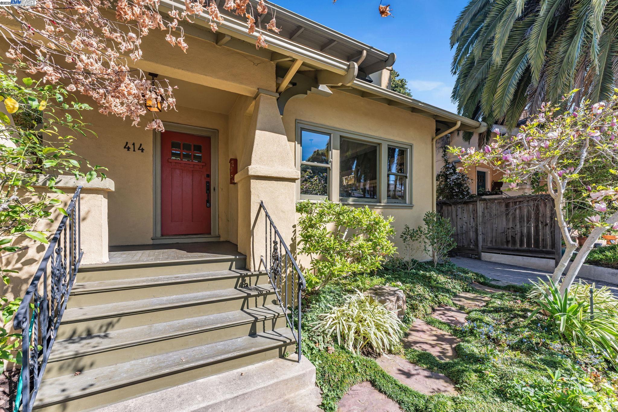 Detail Gallery Image 2 of 54 For 414 Mcauley St, Oakland,  CA 94609 - 4 Beds | 2 Baths