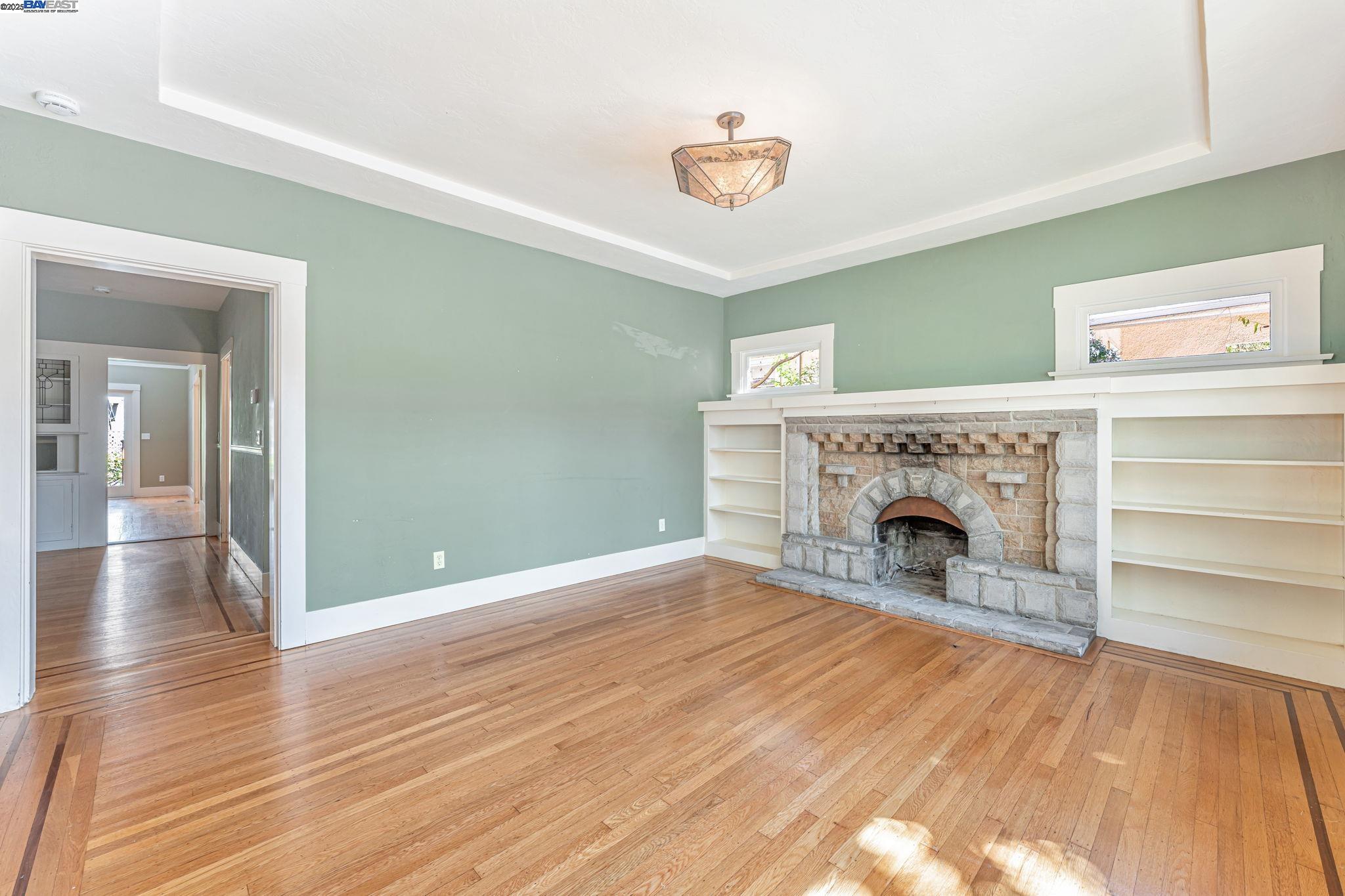 Detail Gallery Image 11 of 54 For 414 Mcauley St, Oakland,  CA 94609 - 4 Beds | 2 Baths
