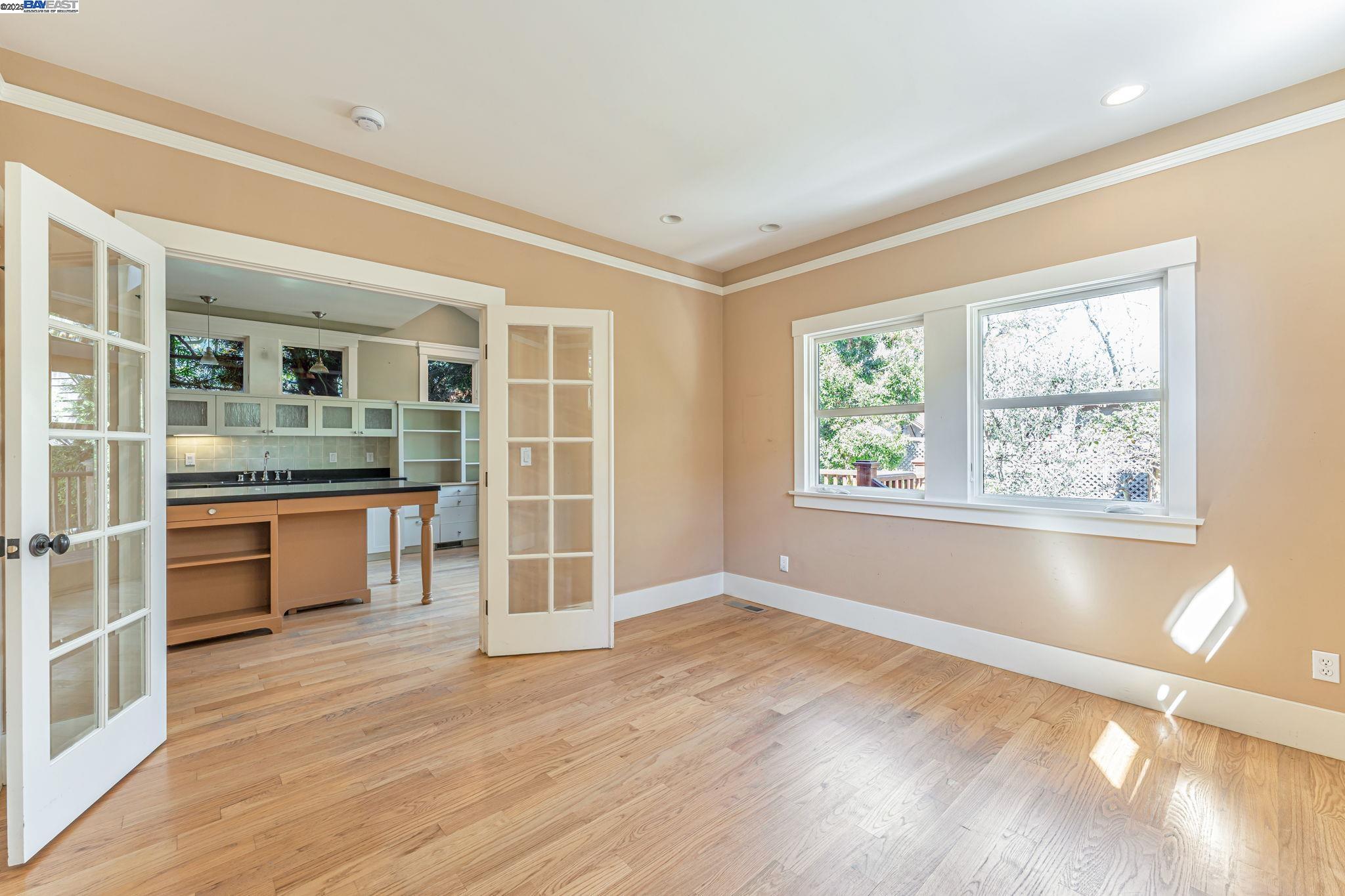 Detail Gallery Image 24 of 54 For 414 Mcauley St, Oakland,  CA 94609 - 4 Beds | 2 Baths