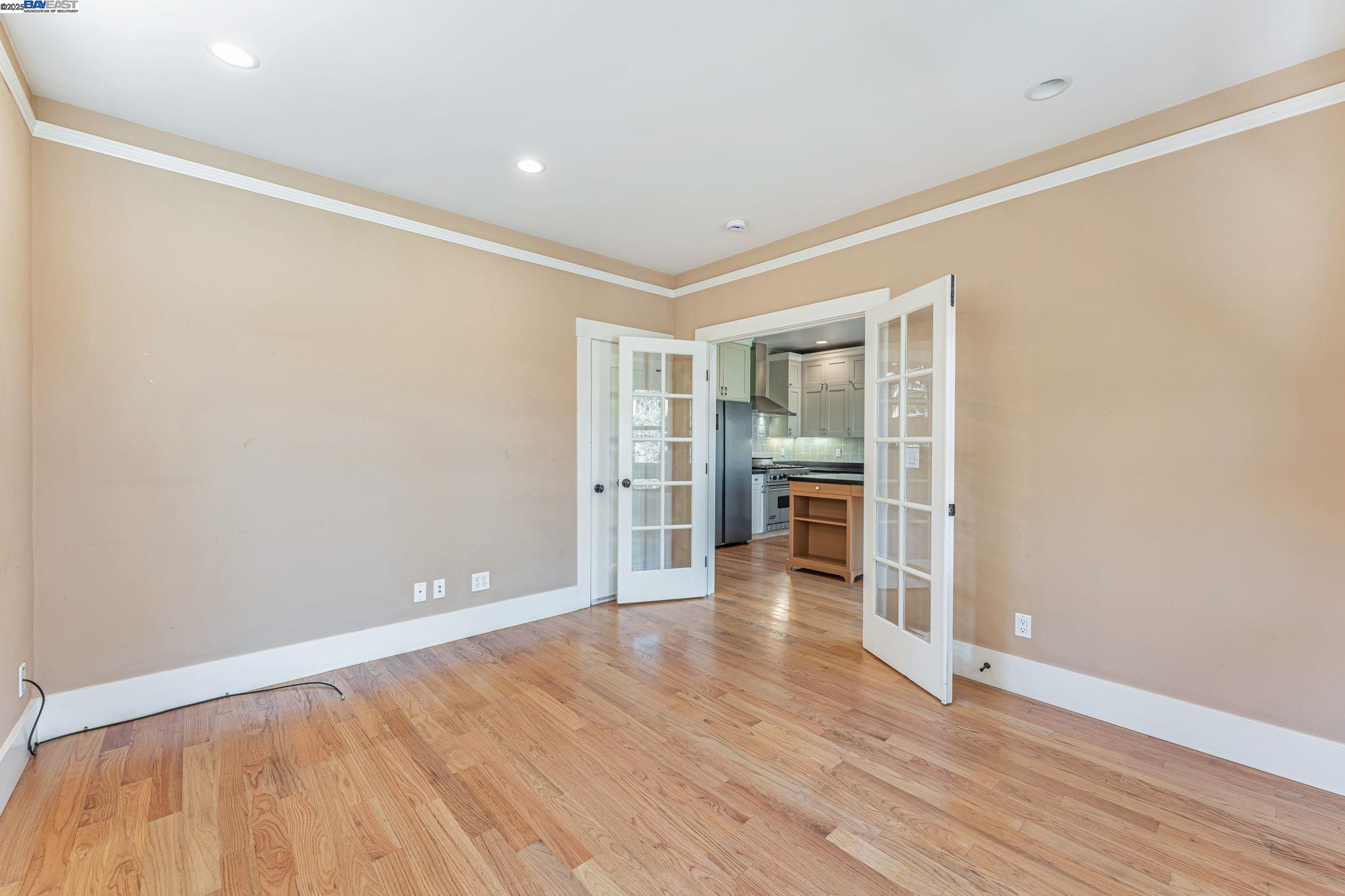 Detail Gallery Image 25 of 54 For 414 Mcauley St, Oakland,  CA 94609 - 4 Beds | 2 Baths