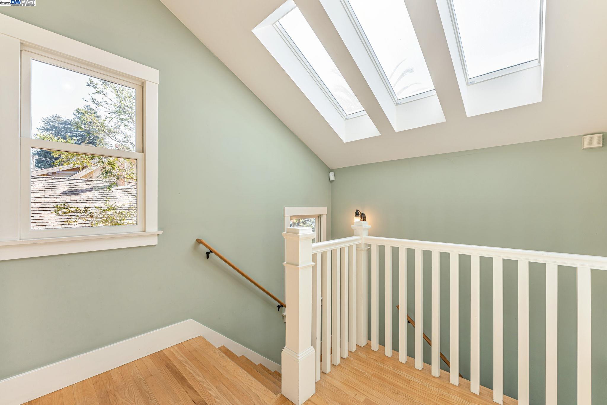 Detail Gallery Image 30 of 54 For 414 Mcauley St, Oakland,  CA 94609 - 4 Beds | 2 Baths
