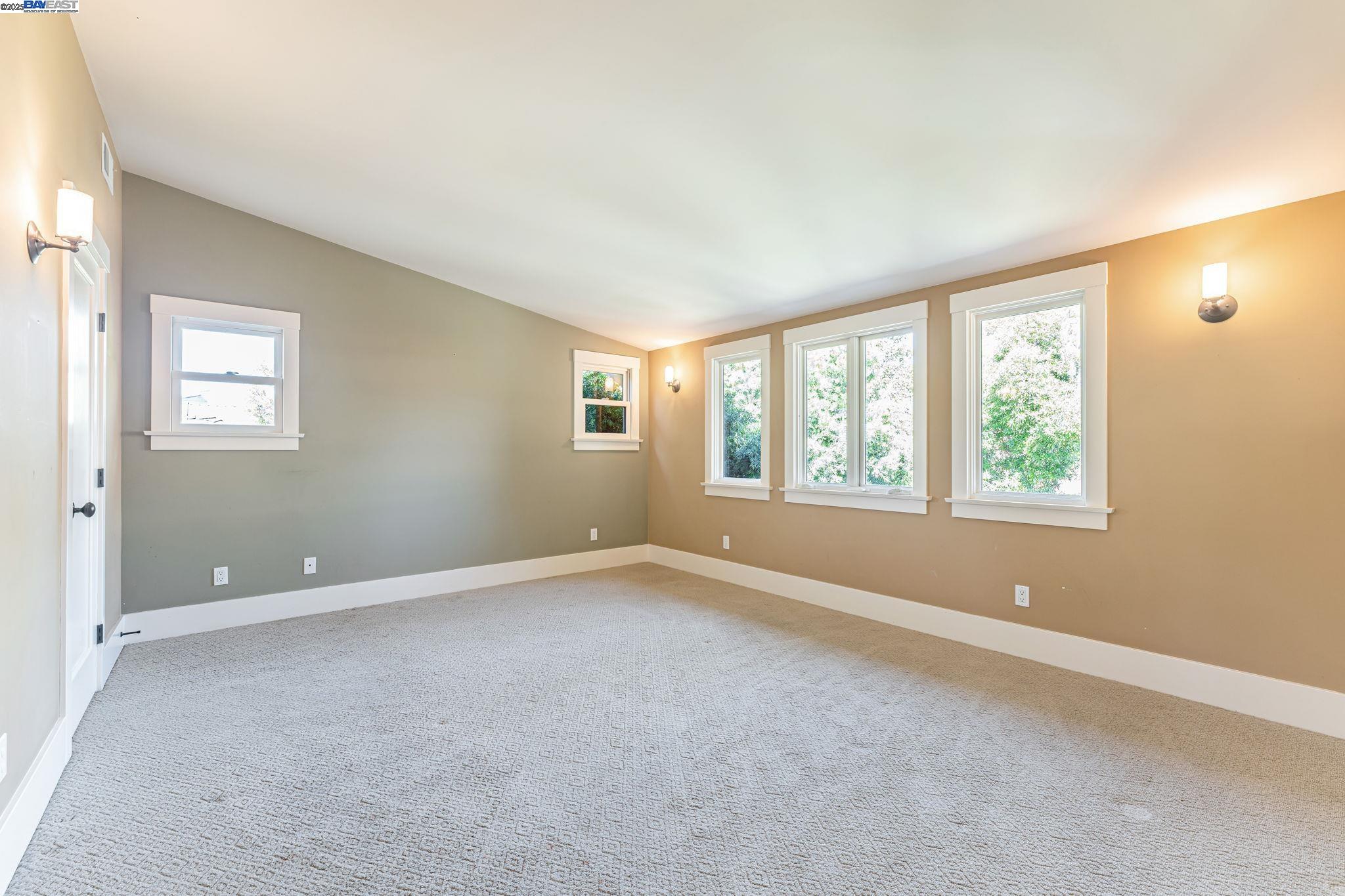 Detail Gallery Image 34 of 54 For 414 Mcauley St, Oakland,  CA 94609 - 4 Beds | 2 Baths