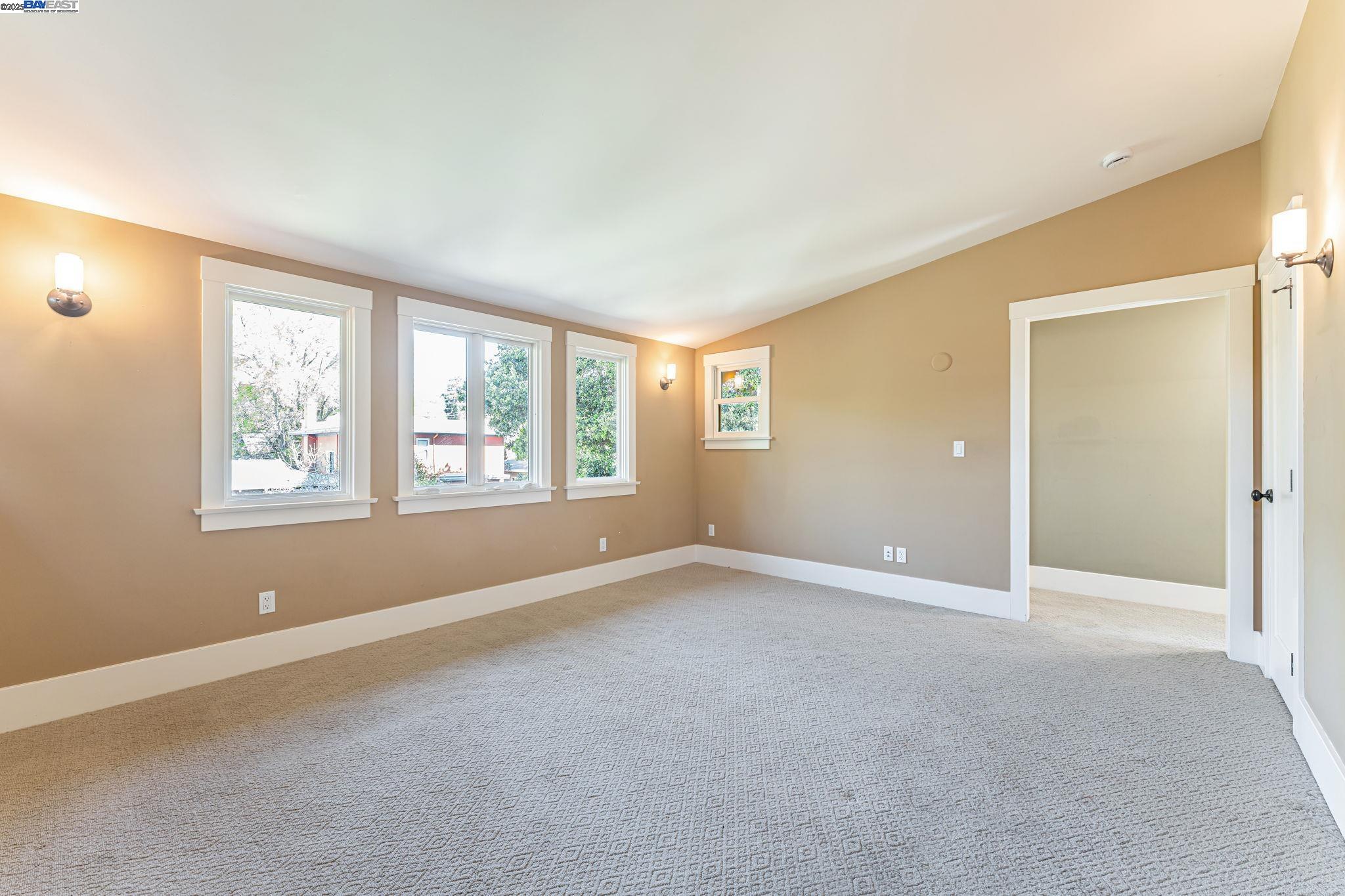 Detail Gallery Image 35 of 54 For 414 Mcauley St, Oakland,  CA 94609 - 4 Beds | 2 Baths
