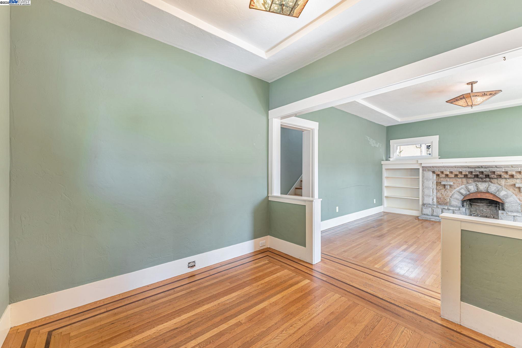 Detail Gallery Image 6 of 54 For 414 Mcauley St, Oakland,  CA 94609 - 4 Beds | 2 Baths
