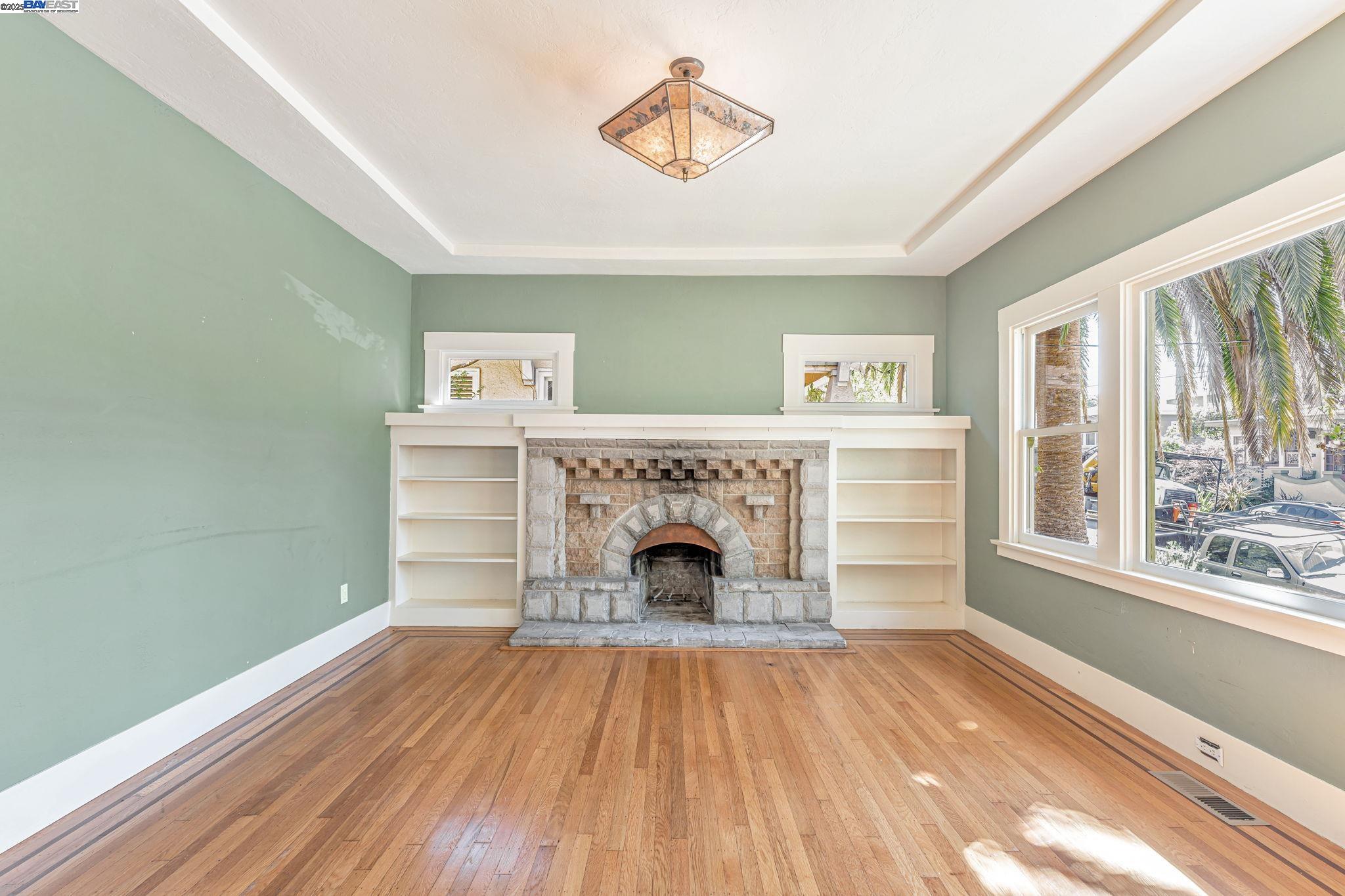 Detail Gallery Image 8 of 54 For 414 Mcauley St, Oakland,  CA 94609 - 4 Beds | 2 Baths