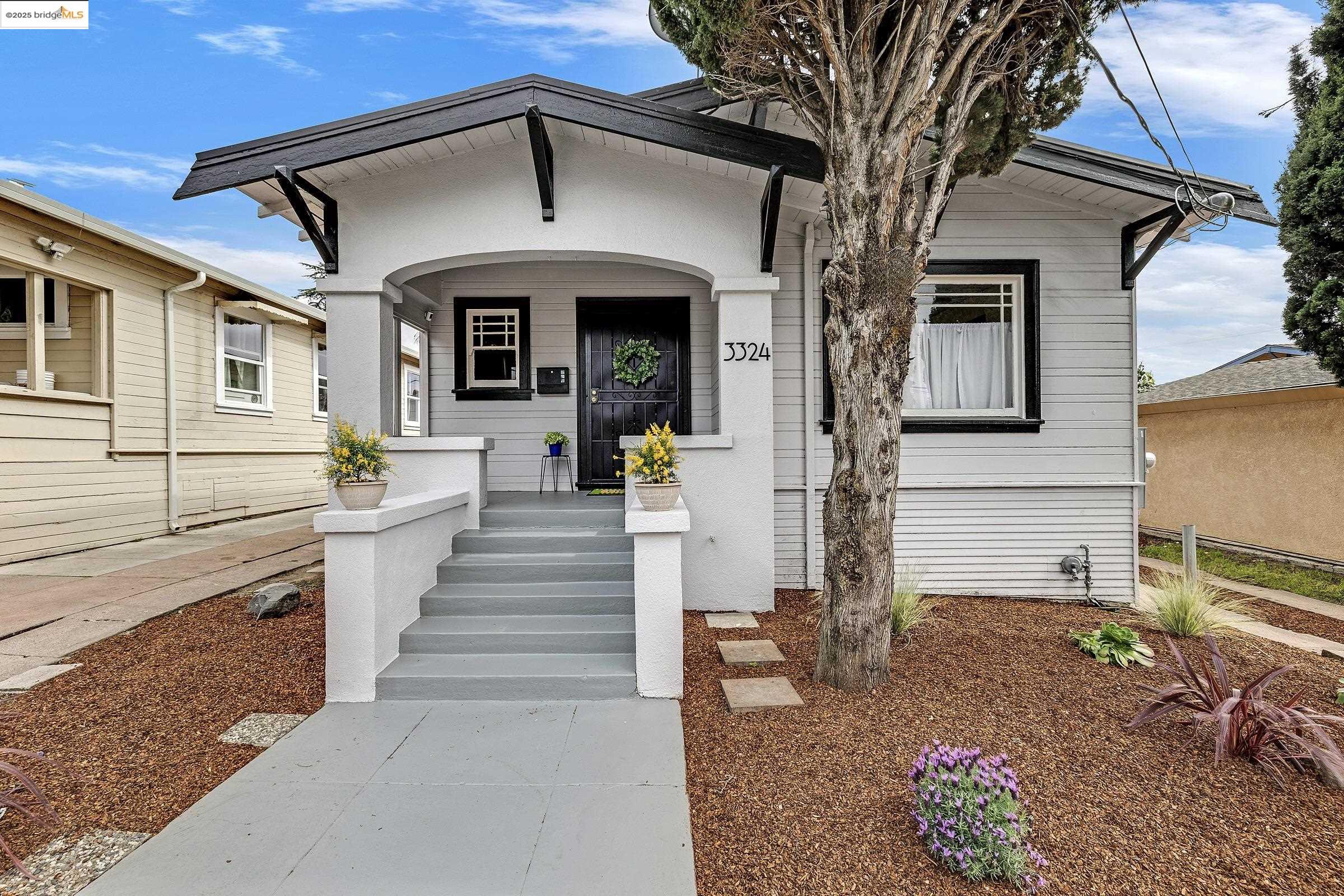 Detail Gallery Image 1 of 1 For 3324 68th Ave, Oakland,  CA 94605 - 3 Beds | 1 Baths