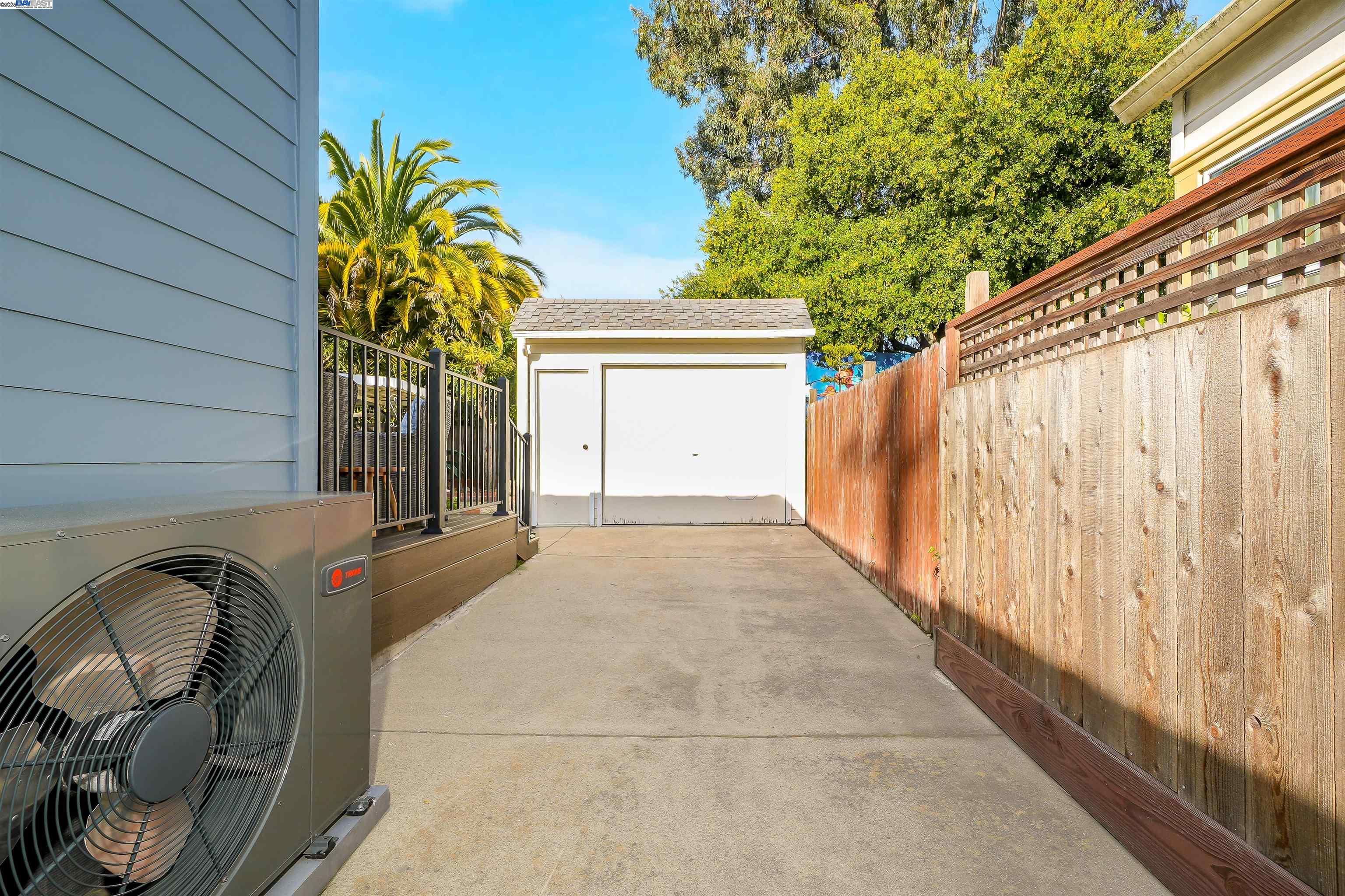 property-img