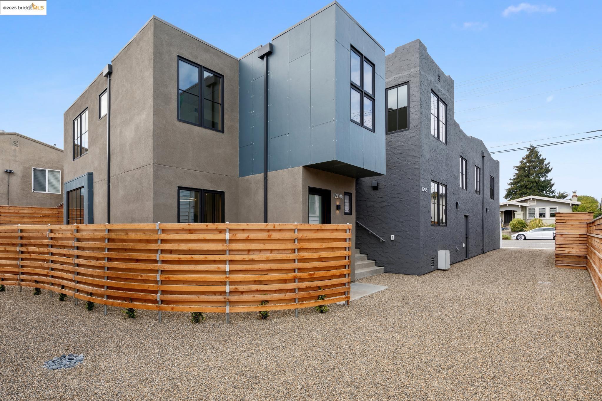Detail Gallery Image 1 of 1 For 1208 Delaware St 1208-1208a,  Berkeley,  CA 94702 - 2 Beds | 2/1 Baths