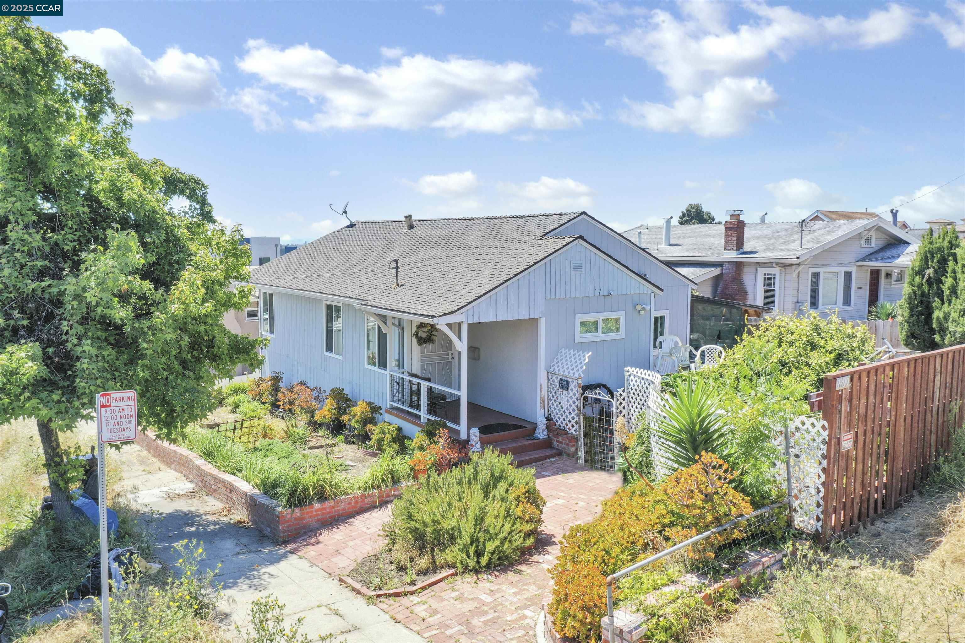 Detail Gallery Image 1 of 27 For 9899 Thermal Street, Oakland,  CA 94605-4864 - – Beds | – Baths