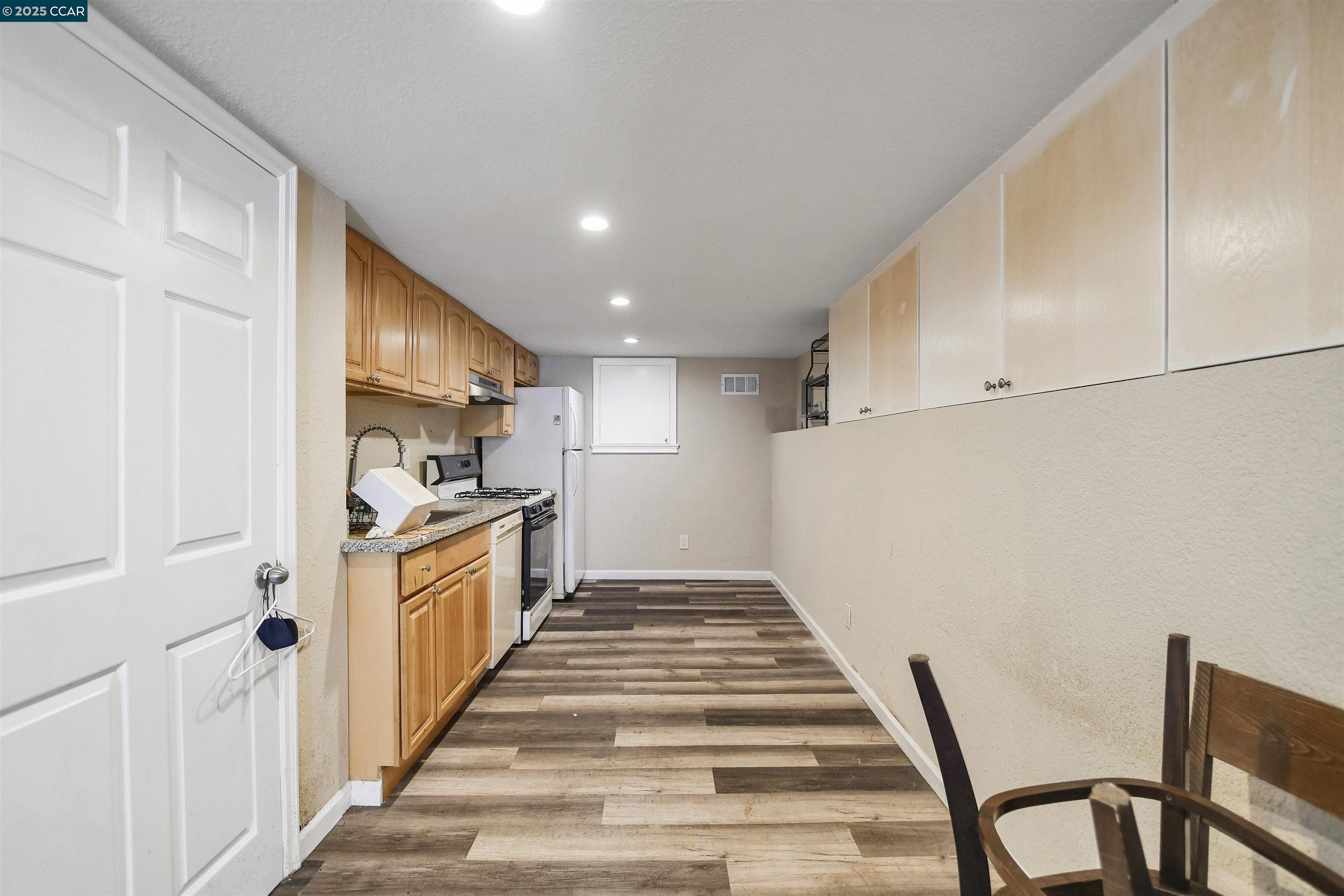 Detail Gallery Image 19 of 27 For 9899 Thermal Street, Oakland,  CA 94605-4864 - – Beds | – Baths