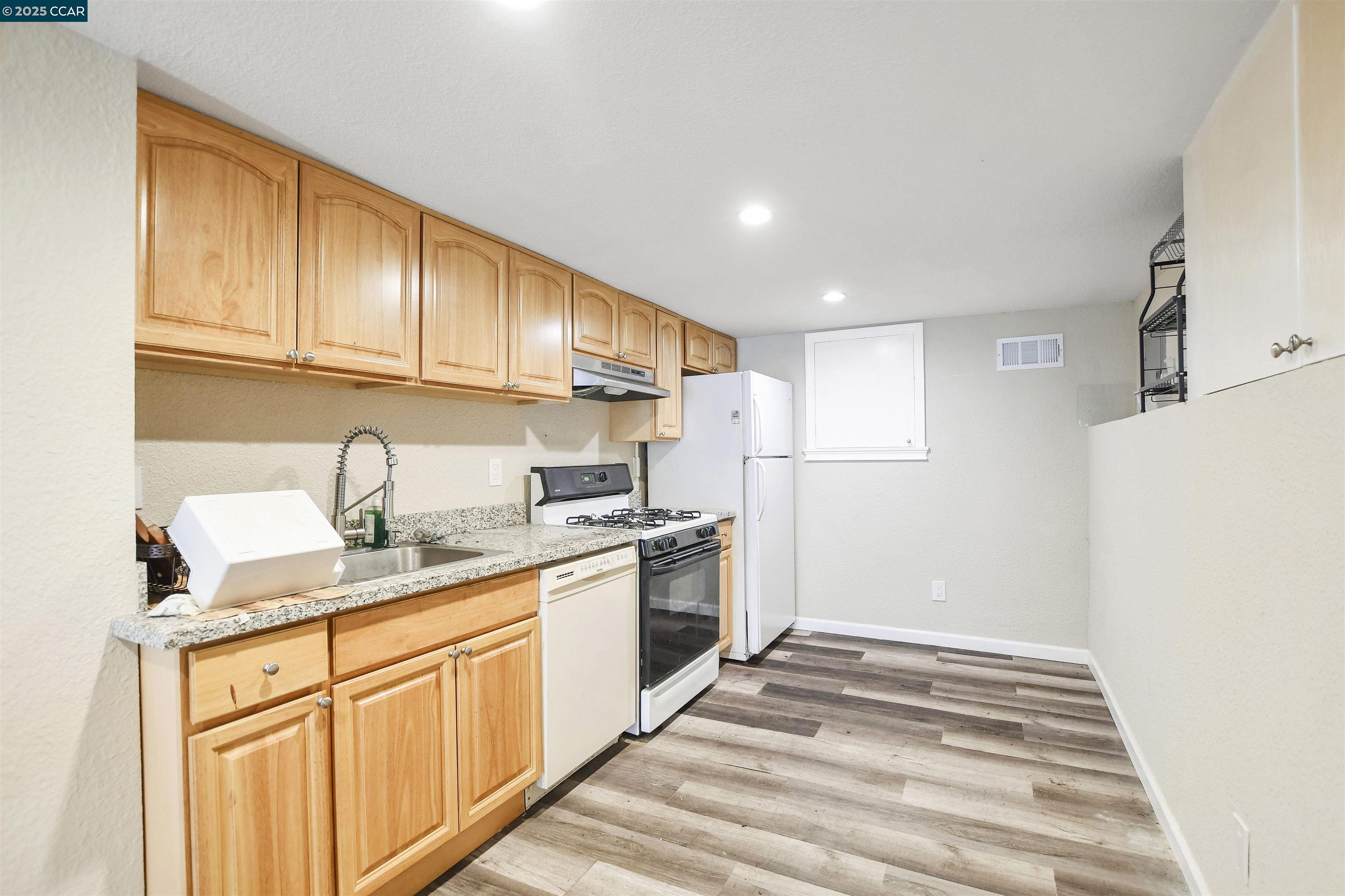 Detail Gallery Image 20 of 27 For 9899 Thermal Street, Oakland,  CA 94605-4864 - – Beds | – Baths