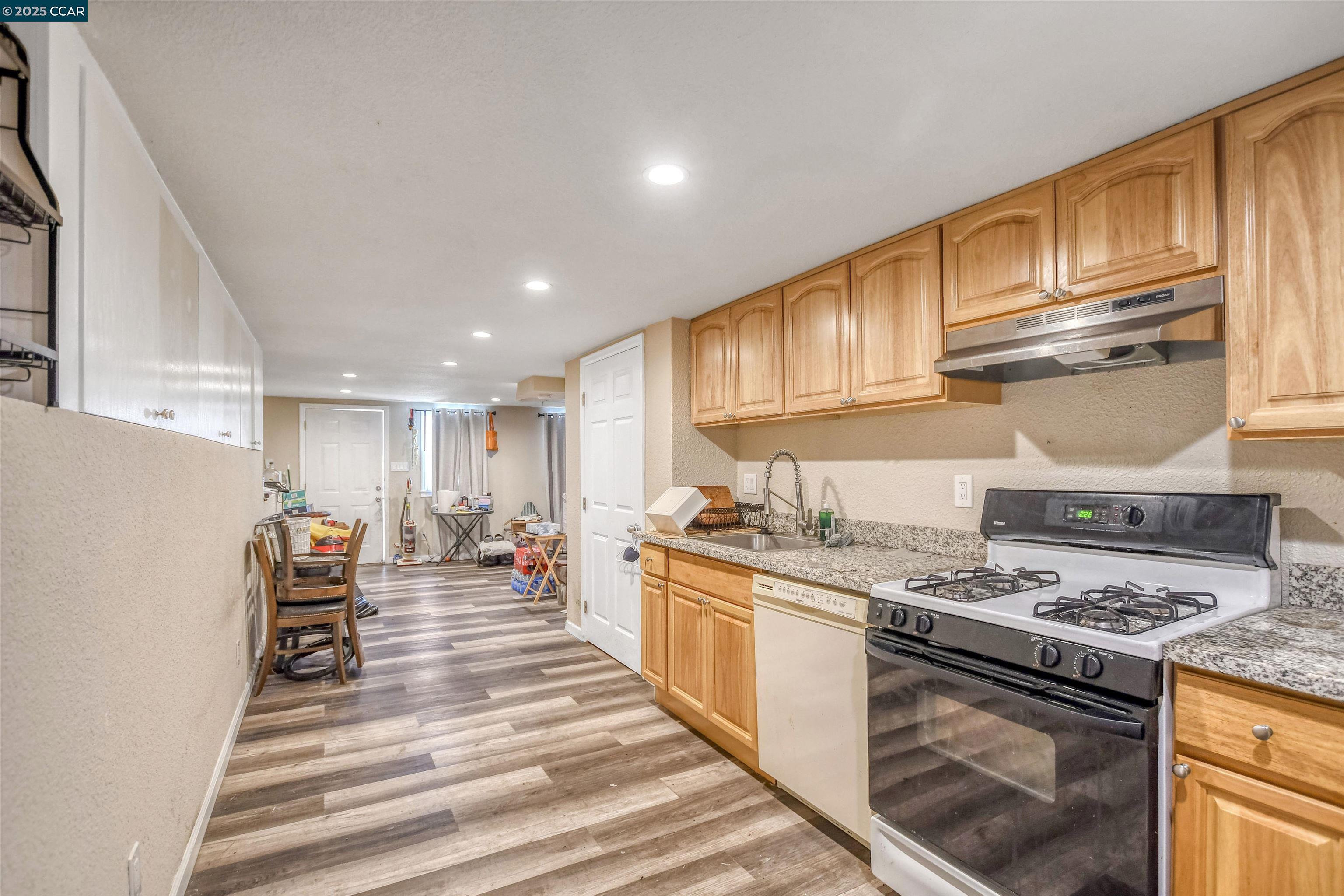 Detail Gallery Image 21 of 27 For 9899 Thermal Street, Oakland,  CA 94605-4864 - – Beds | – Baths