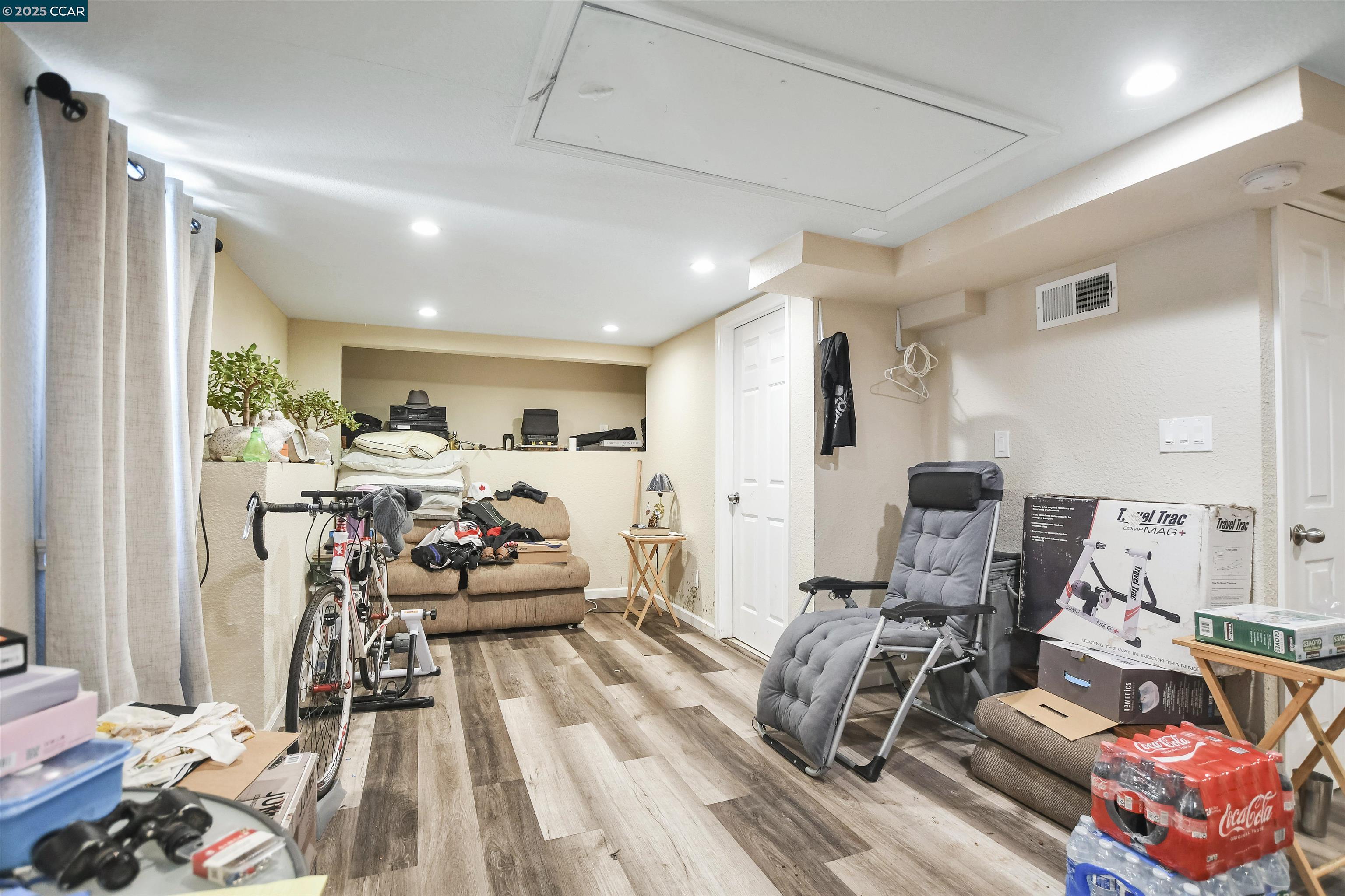 Detail Gallery Image 23 of 27 For 9899 Thermal Street, Oakland,  CA 94605-4864 - – Beds | – Baths