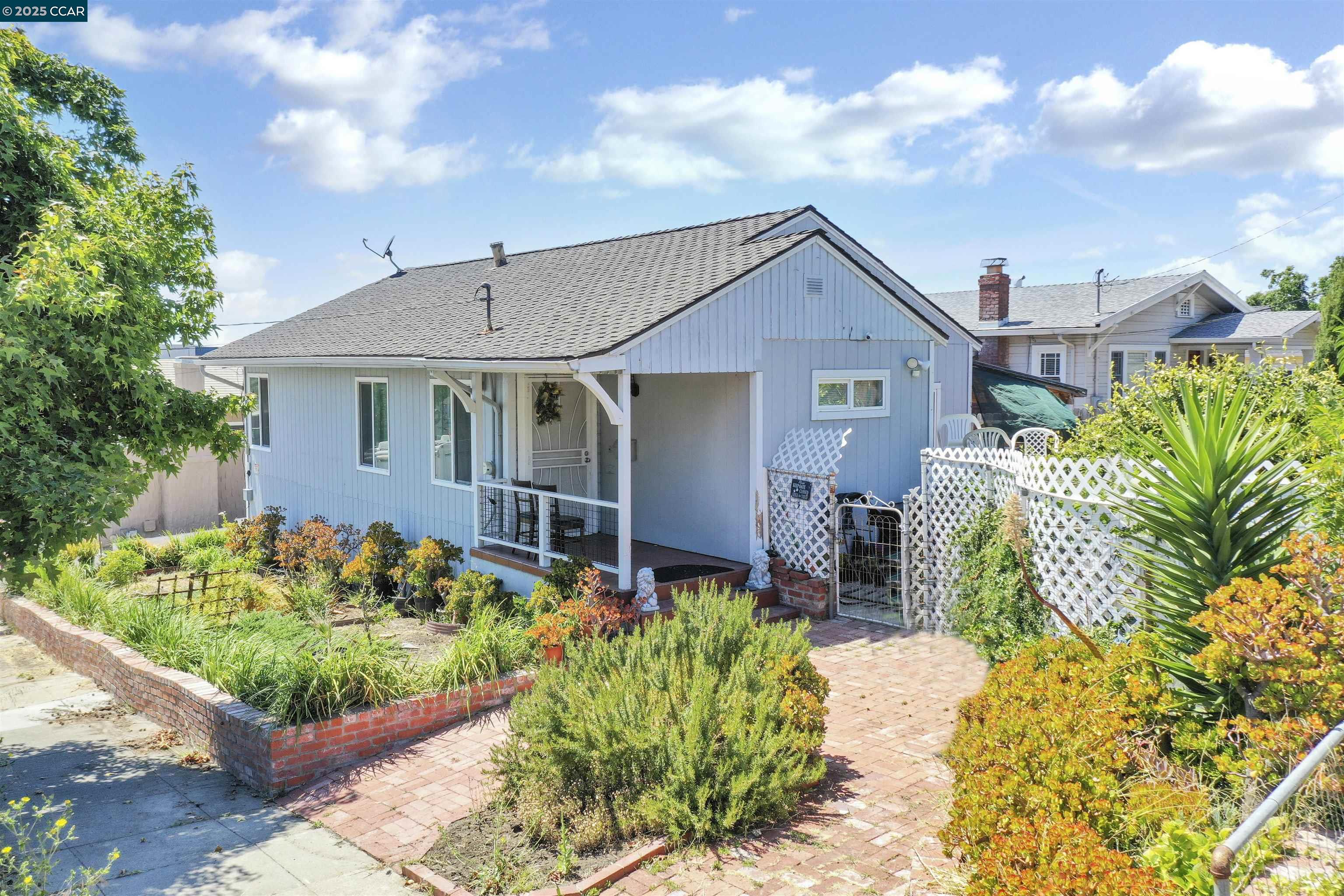 Detail Gallery Image 4 of 27 For 9899 Thermal Street, Oakland,  CA 94605-4864 - – Beds | – Baths