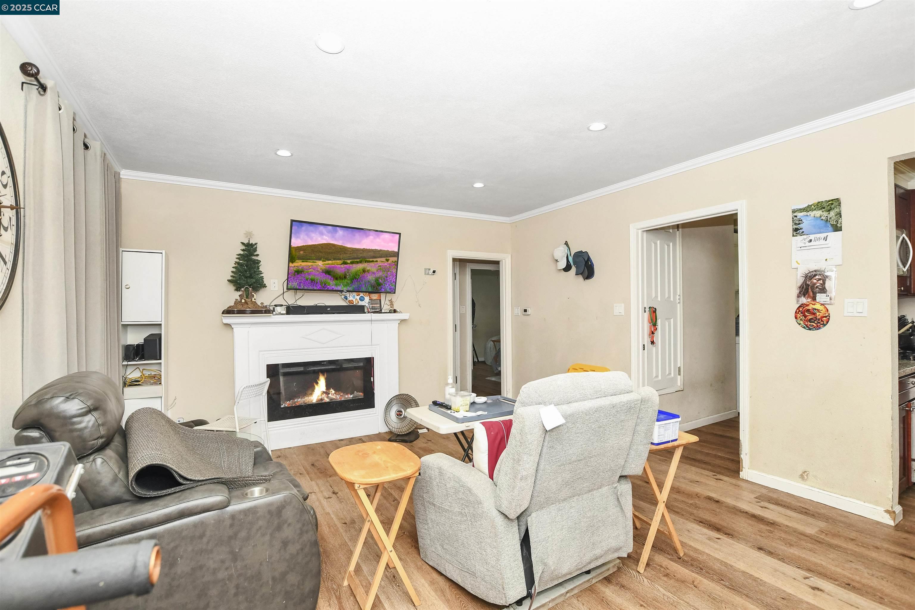 Detail Gallery Image 8 of 27 For 9899 Thermal Street, Oakland,  CA 94605-4864 - – Beds | – Baths