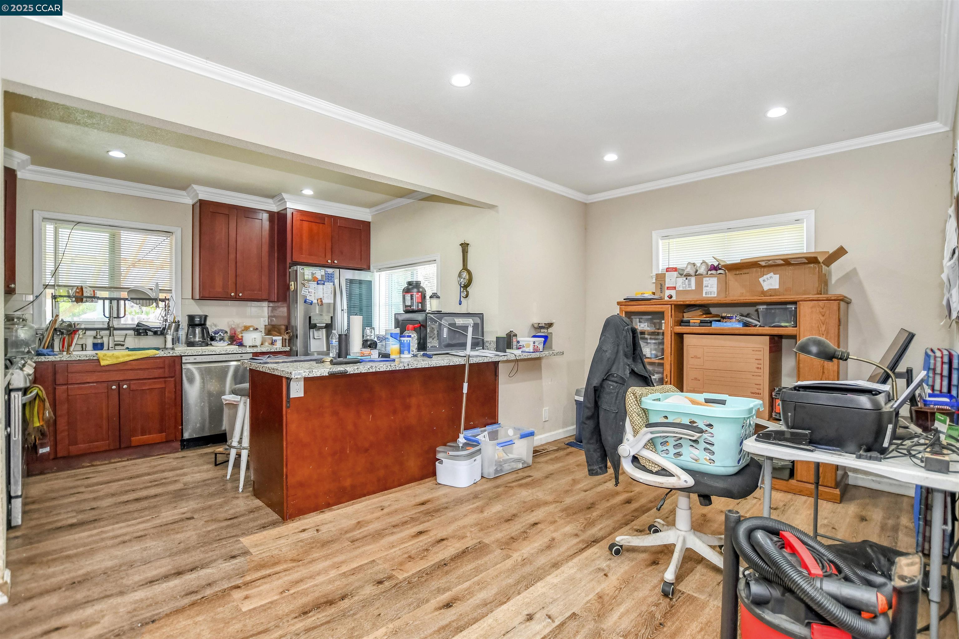 Detail Gallery Image 10 of 27 For 9899 Thermal Street, Oakland,  CA 94605-4864 - – Beds | – Baths