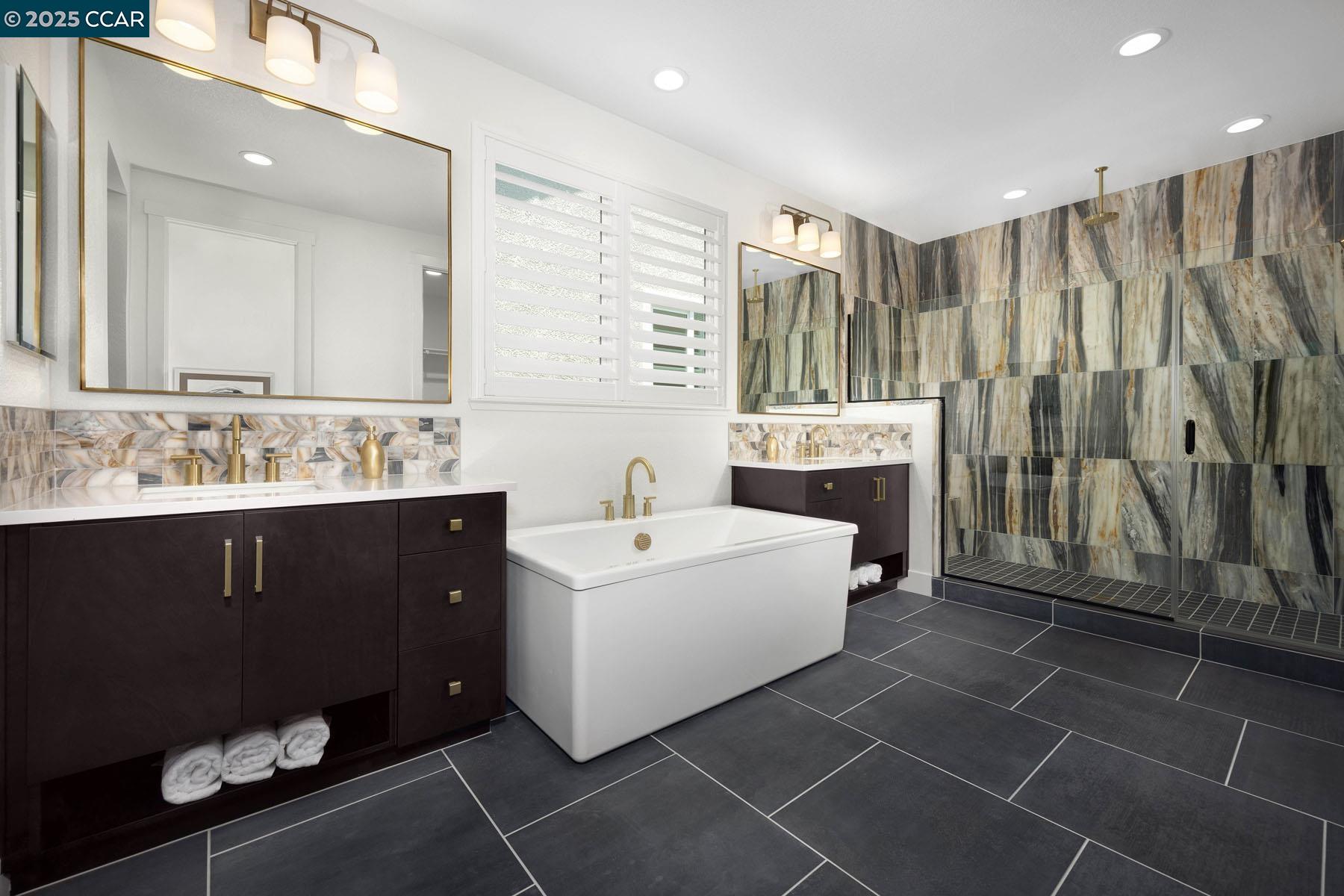 Detail Gallery Image 9 of 10 For 17657 Bushwick Lane, Lathrop,  CA 95330 - 5 Beds | 3 Baths